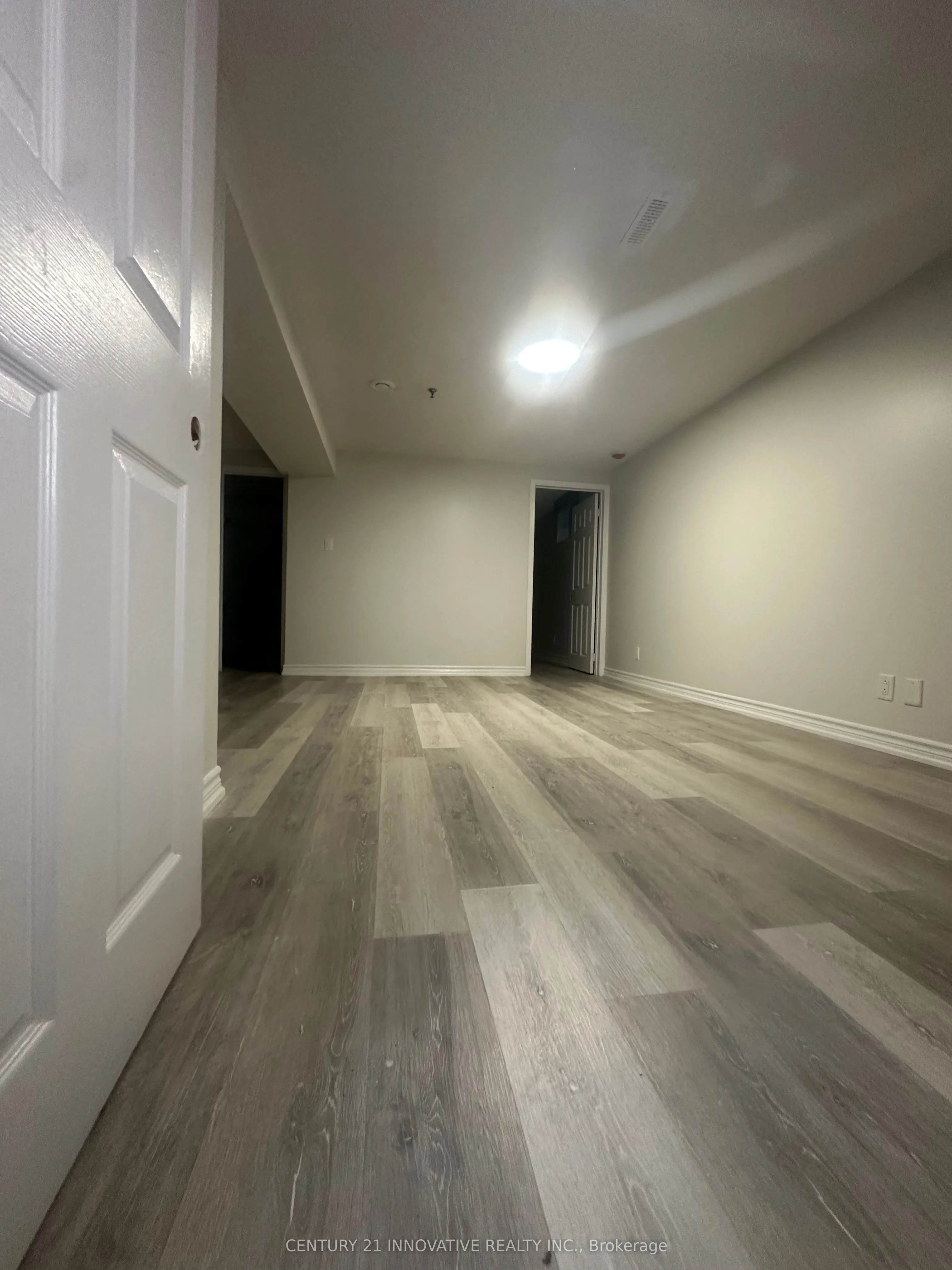 2398 Strathmore Crescent
