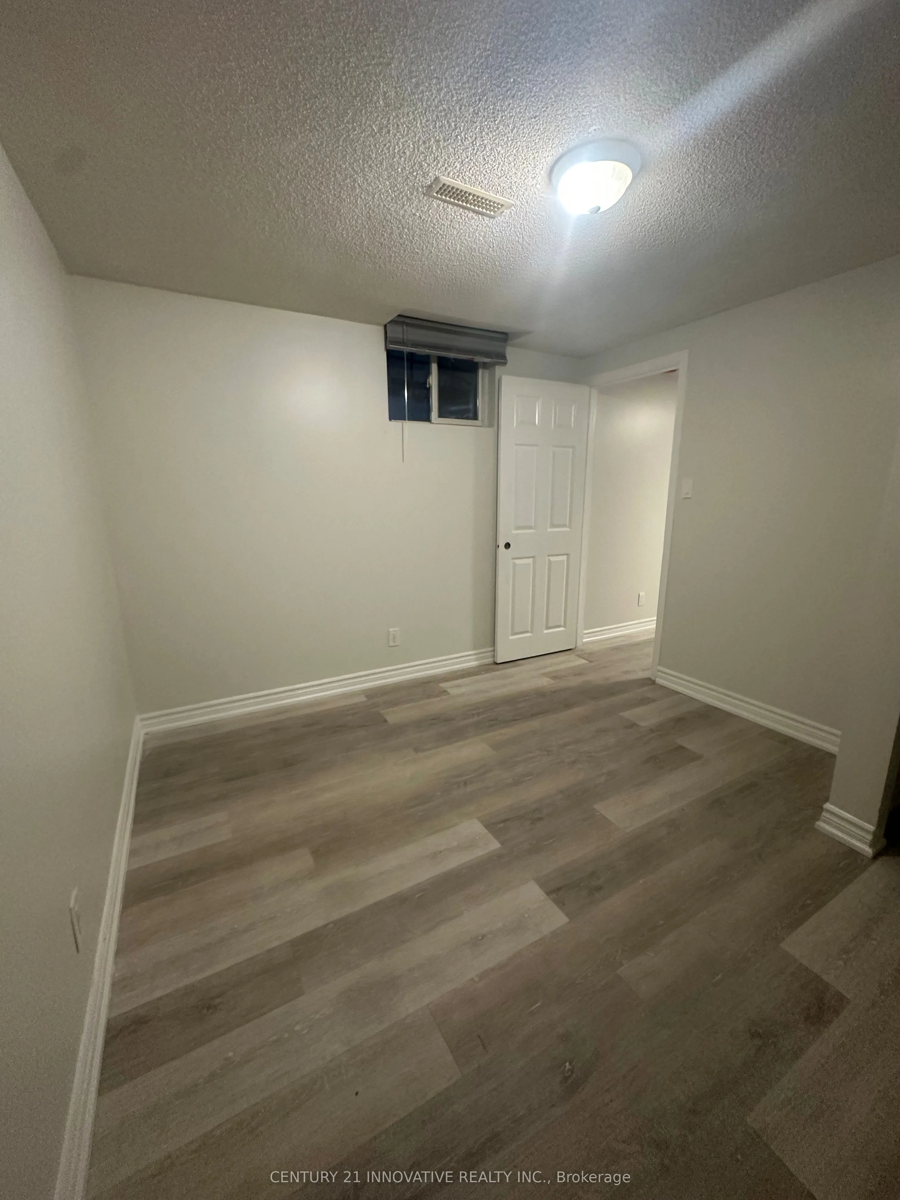 2398 Strathmore Crescent
