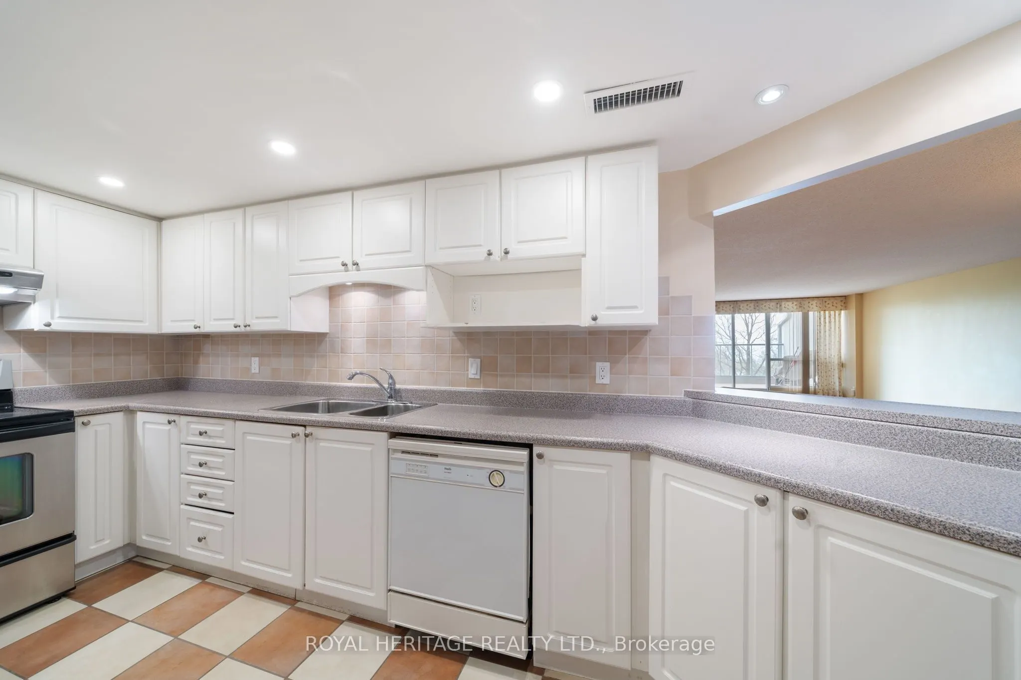 45 Cumberland Lane, #306