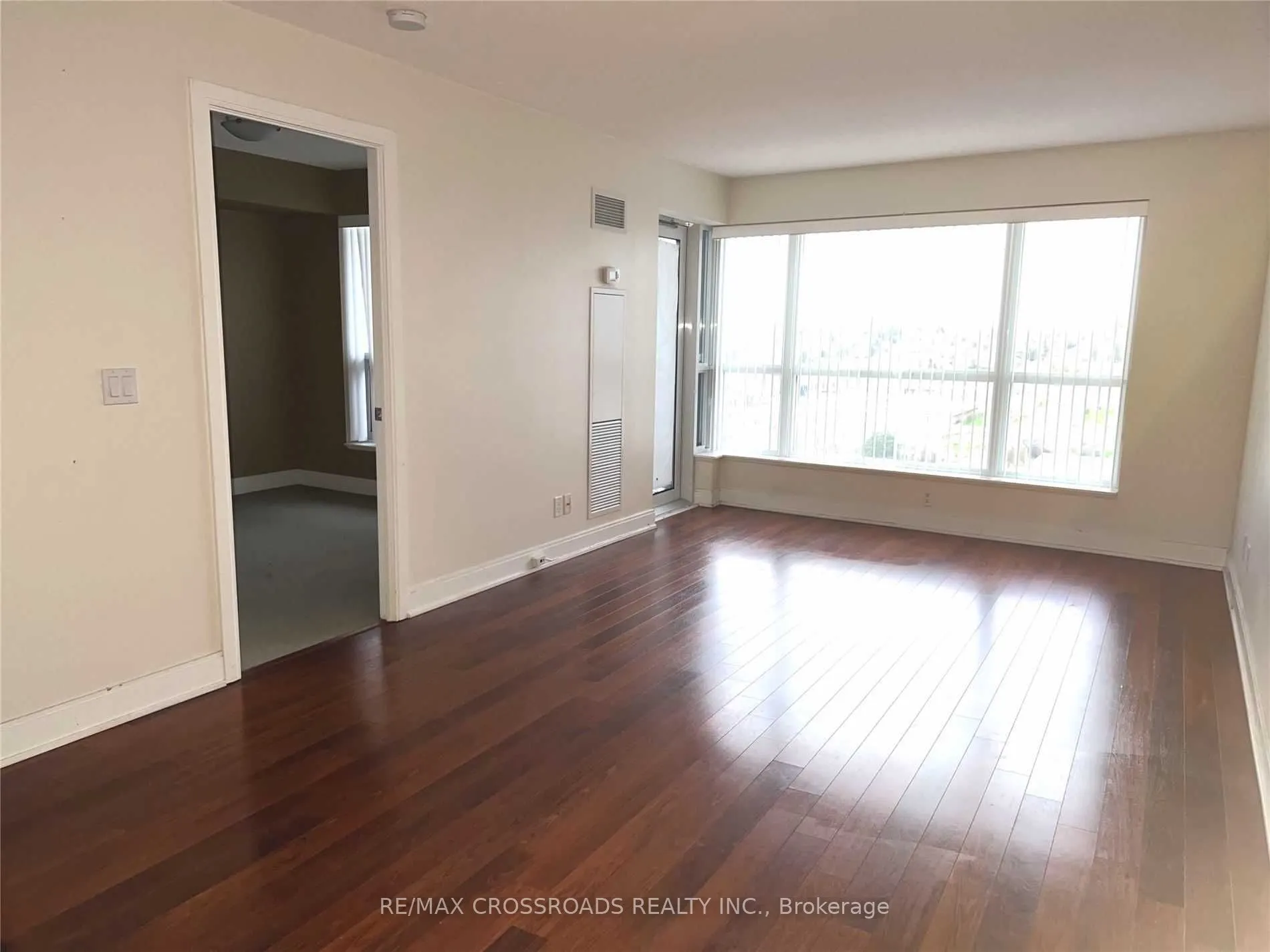 125 Village Green Square, #1001