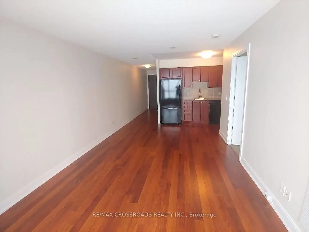 125 Village Green Square, #1001