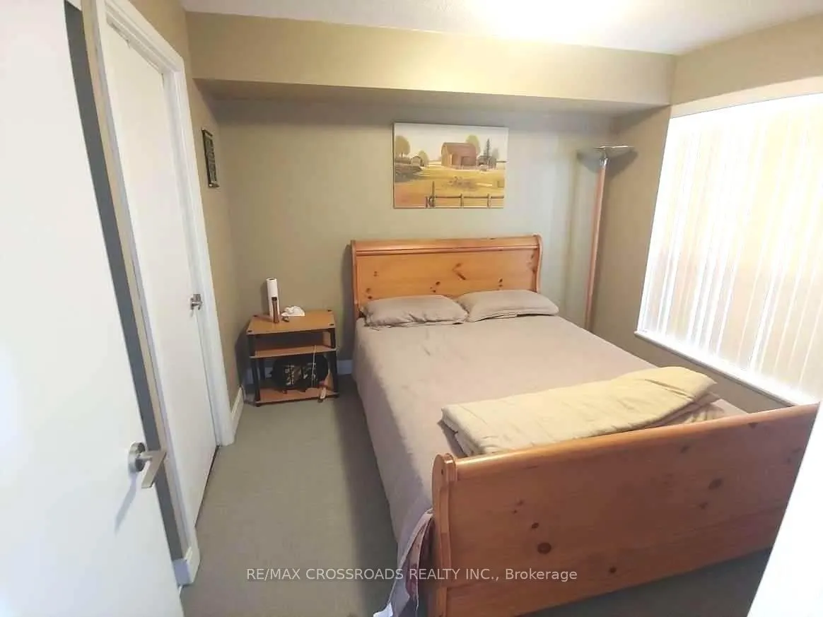 125 Village Green Square, #1001