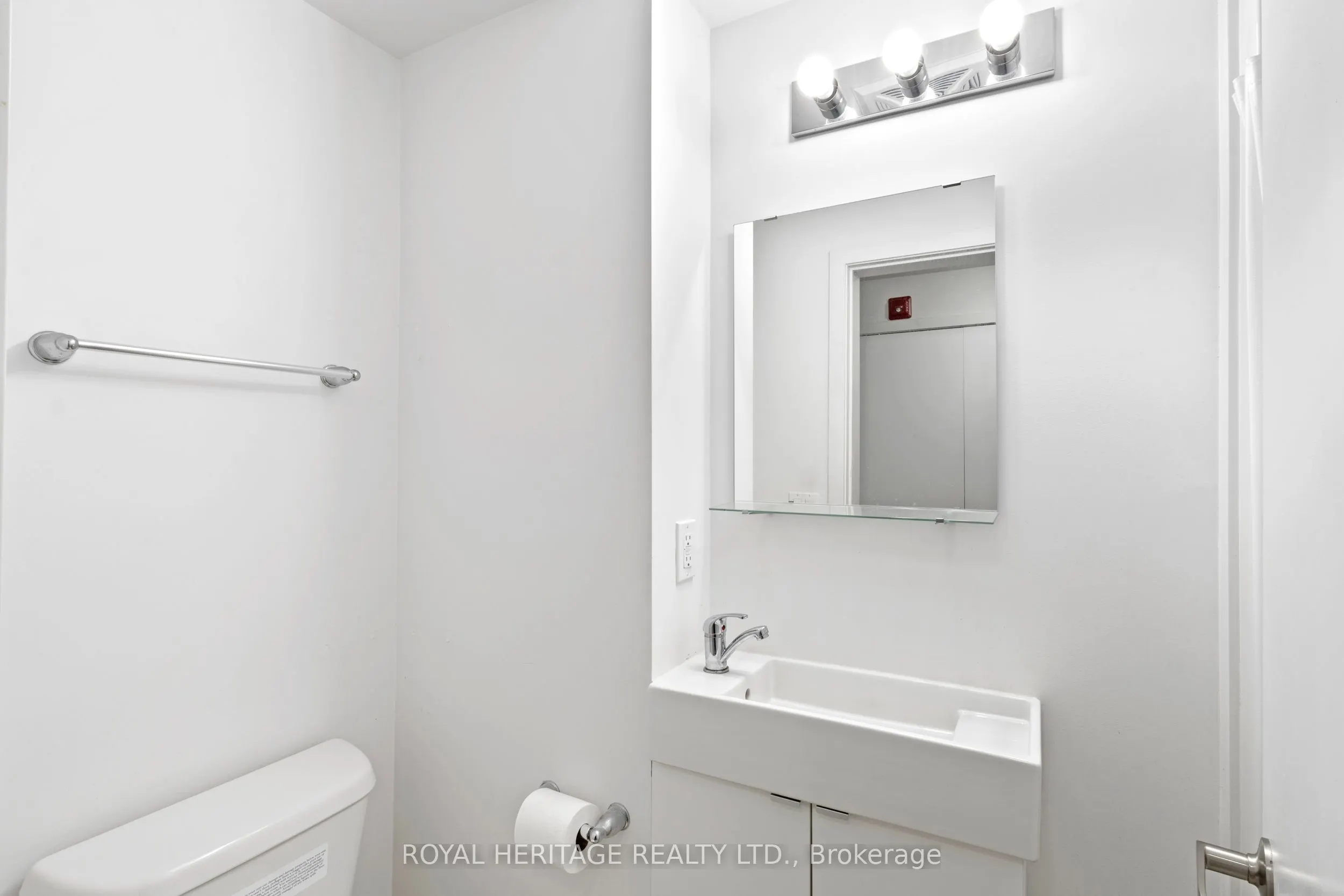 1800 Simcoe Street N #307