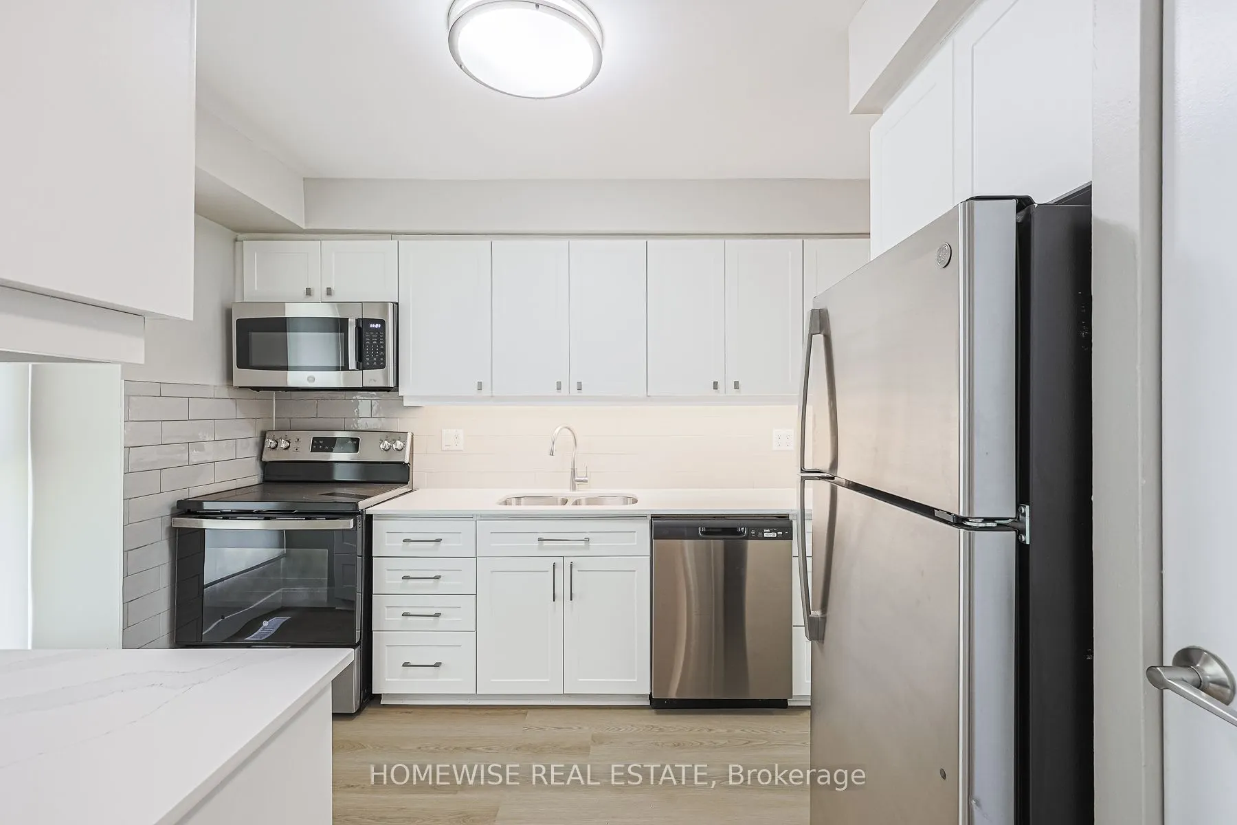 570 Waverly Street N, #33