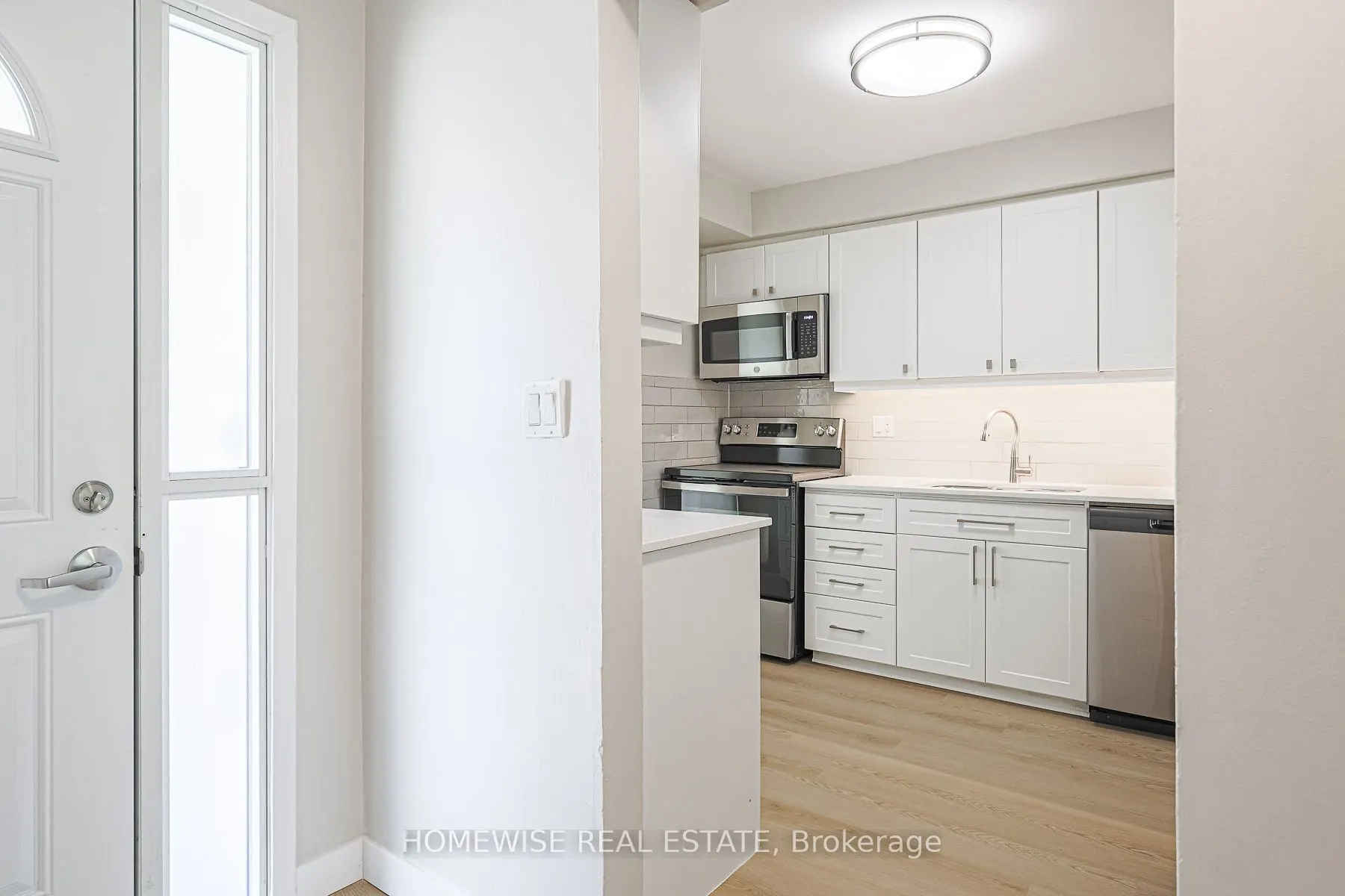 570 Waverly Street N, #33