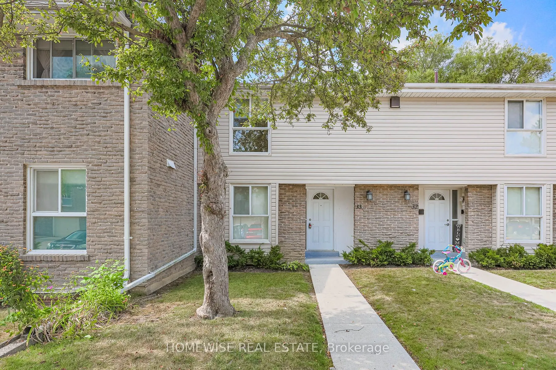 570 Waverly Street N, #33