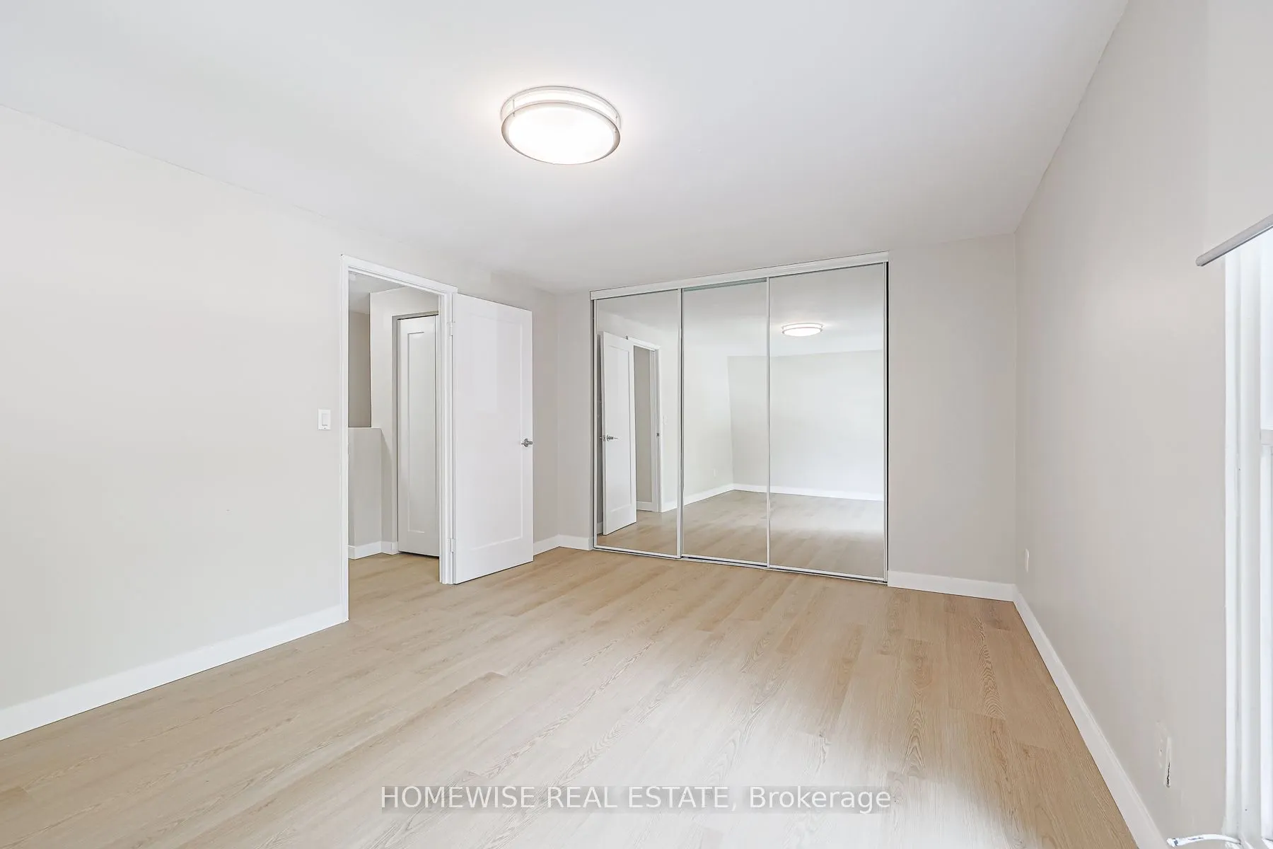 570 Waverly Street N, #33
