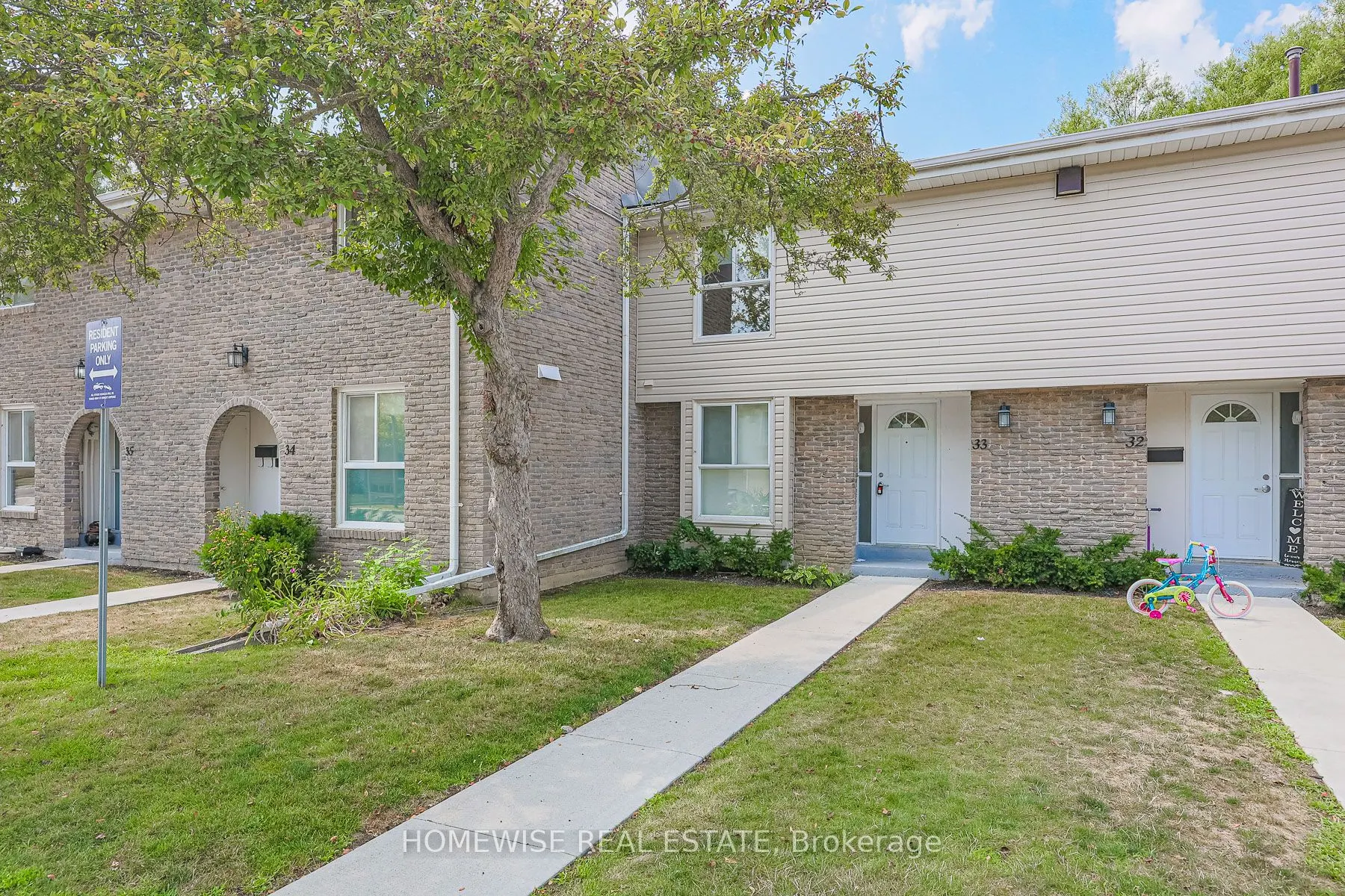 570 Waverly Street N, #33