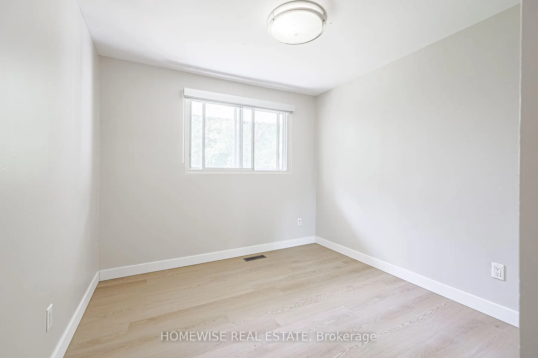570 Waverly Street N, #33