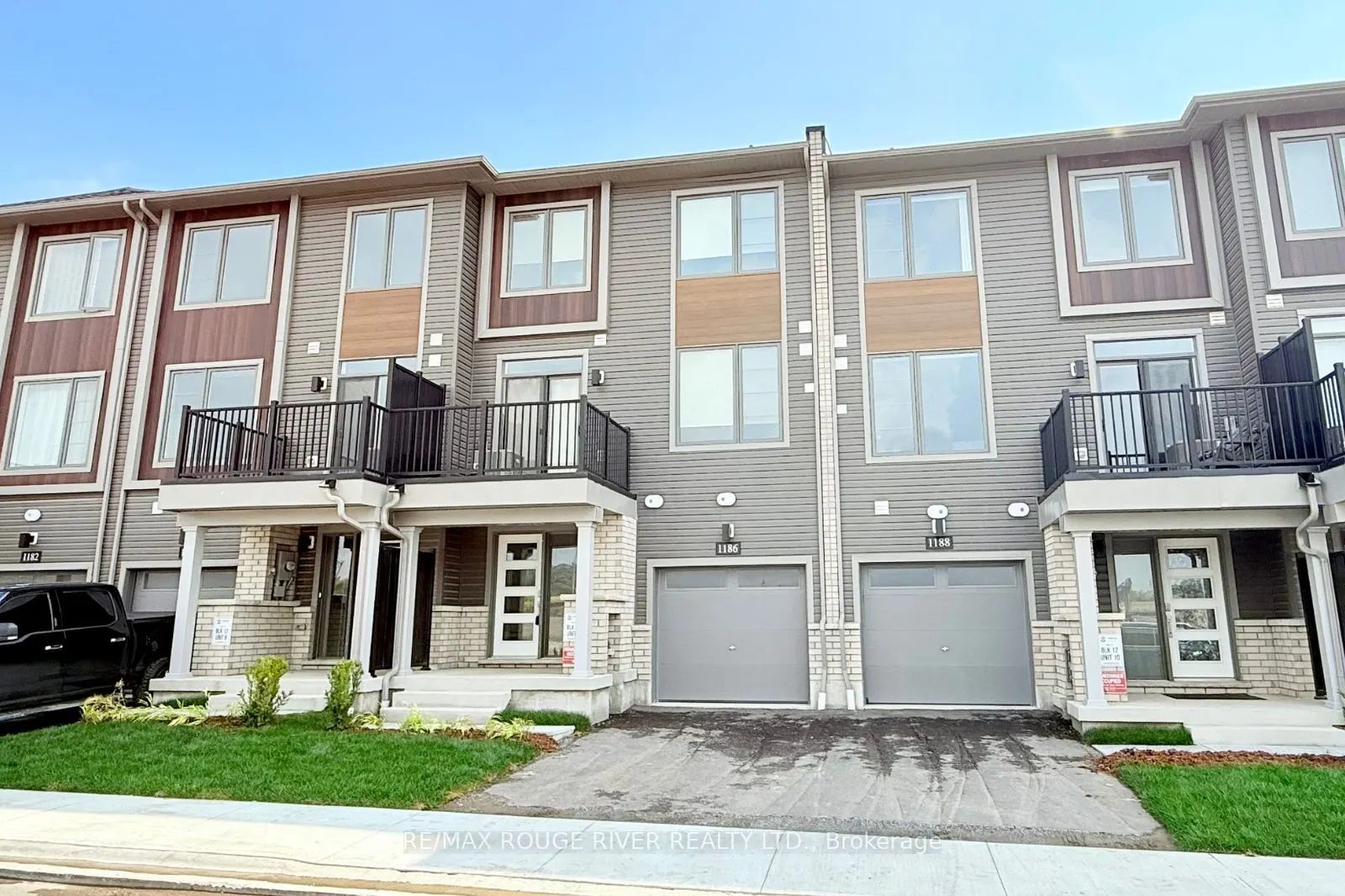 1186 Greentree Path