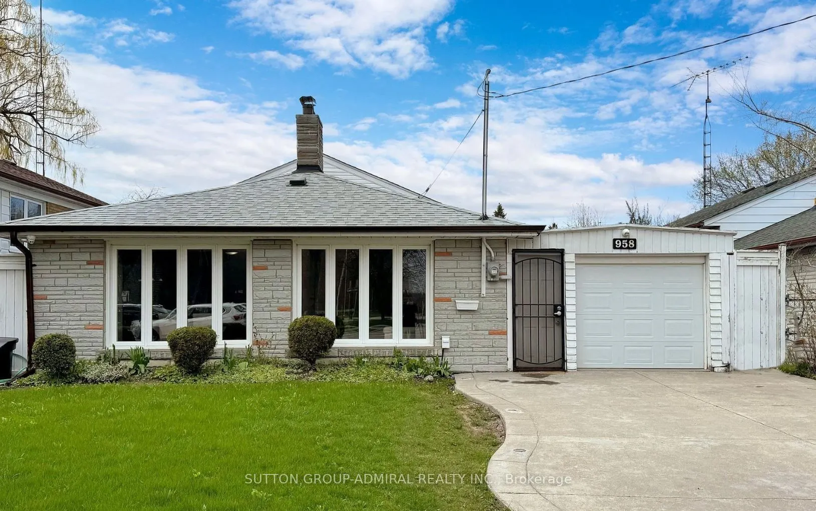 958 Midland Avenue