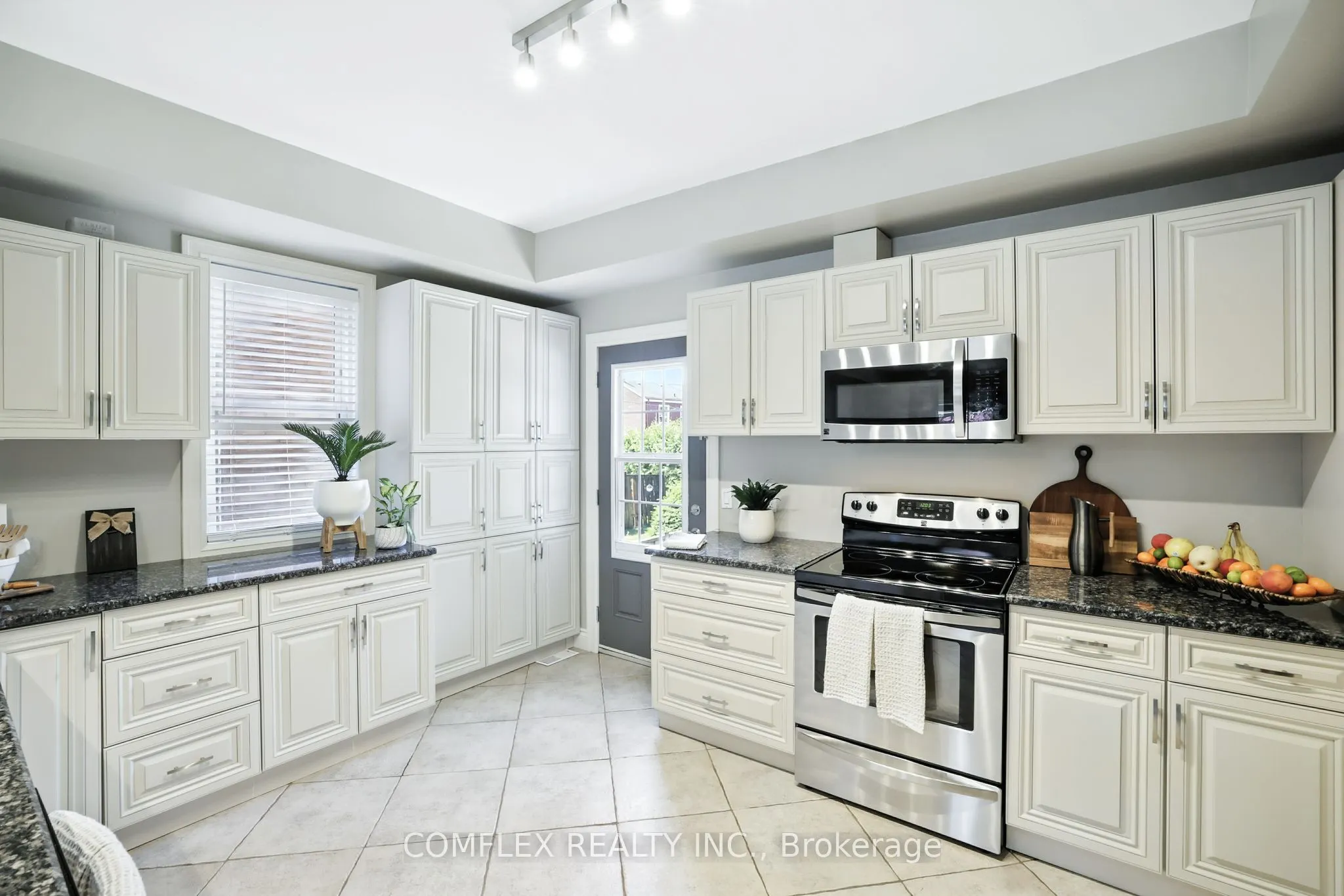 28 Liberty Street S