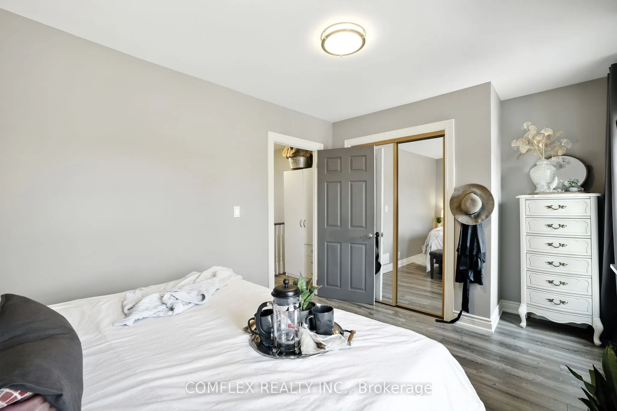 28 Liberty Street S