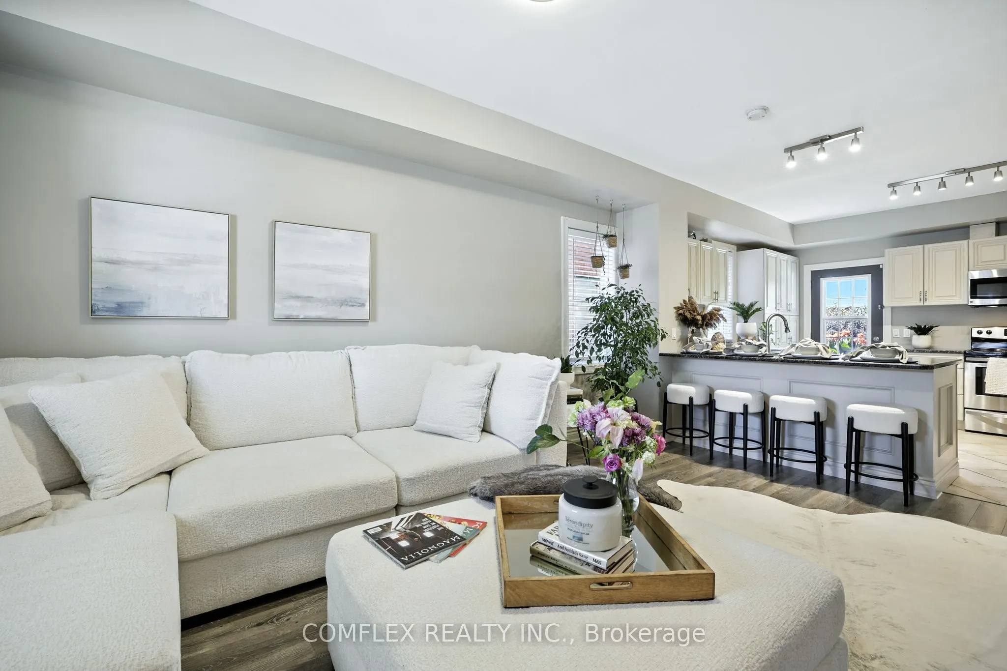 28 Liberty Street S