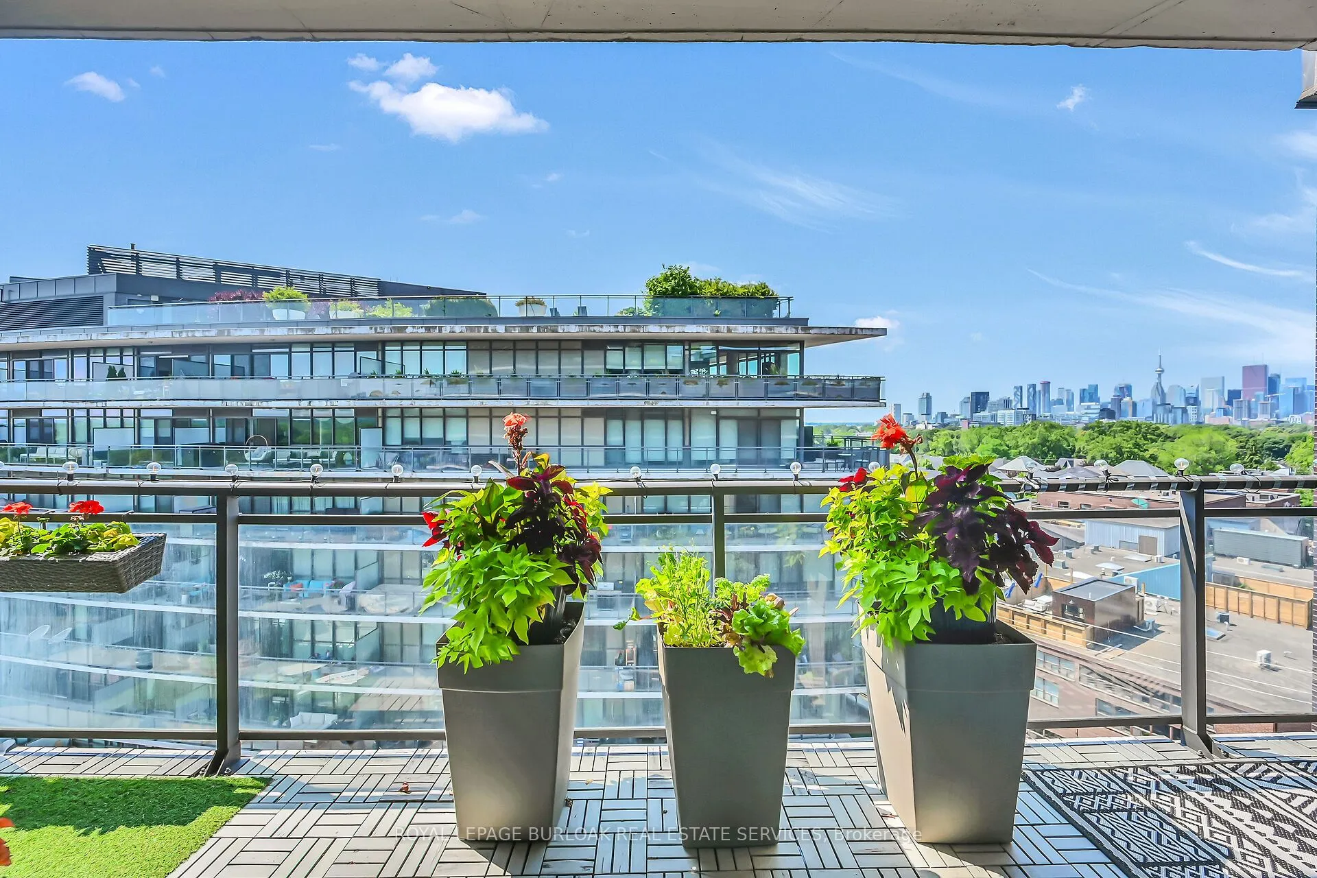 1201 Dundas Street E, #902