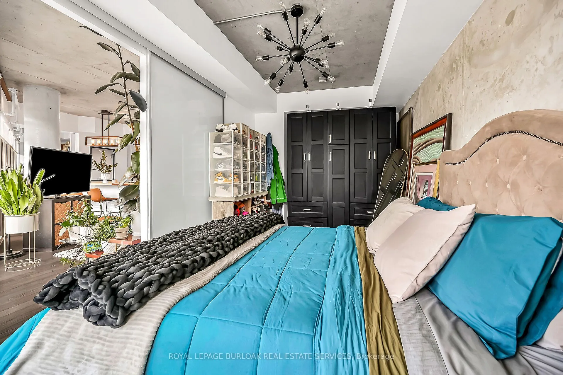1201 Dundas Street E, #902