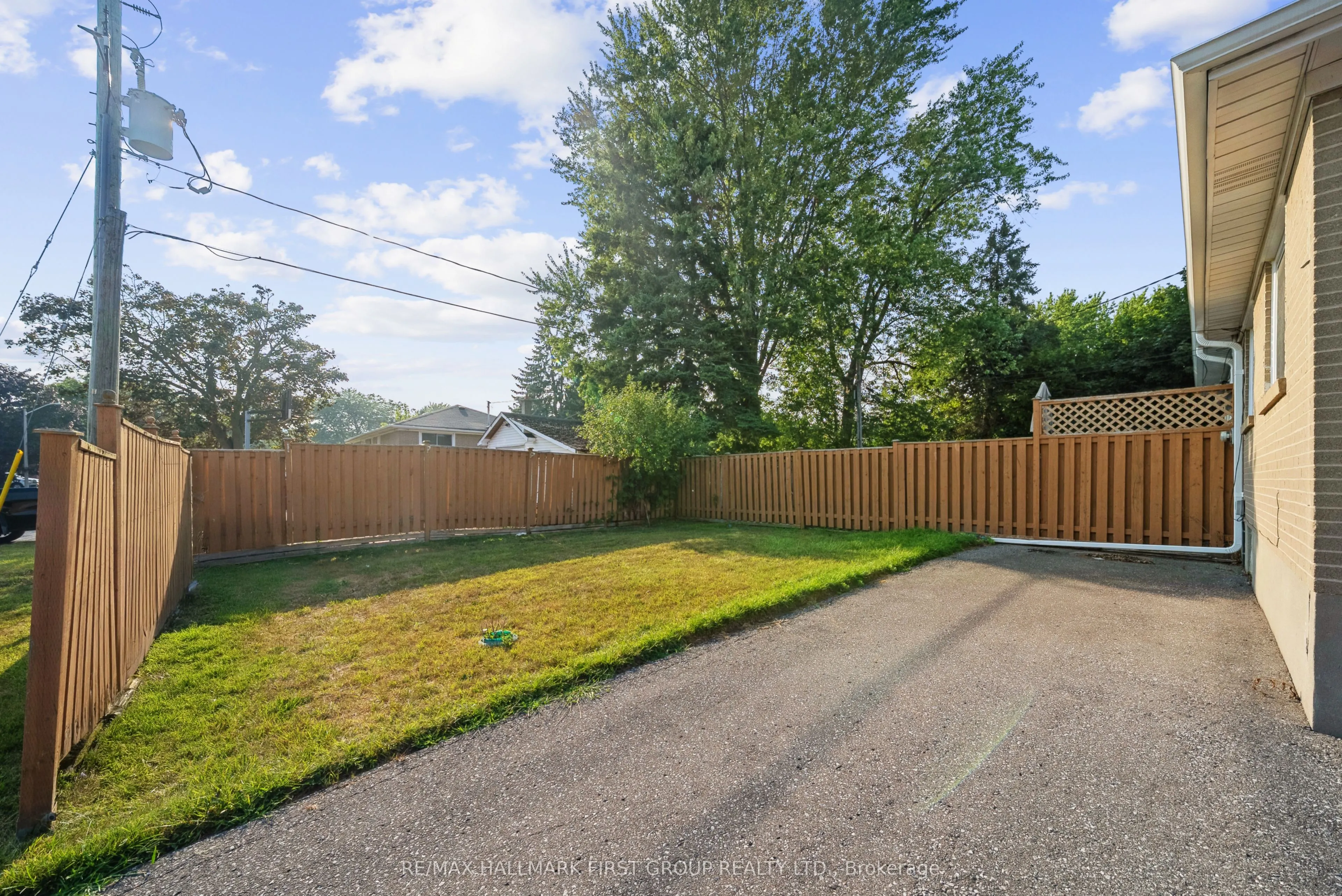 2 Thorncroft Crescent