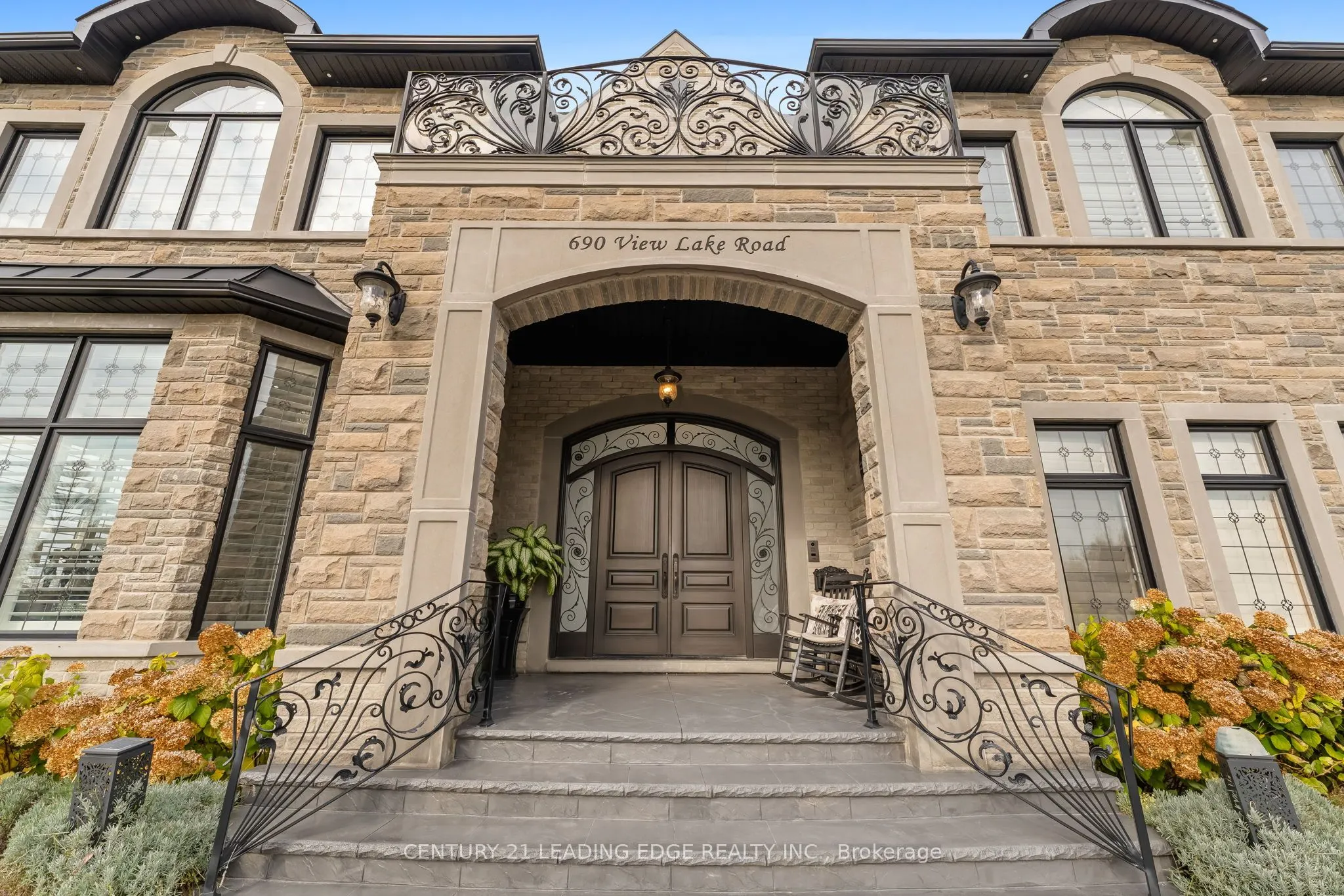 690 View Lake Road
