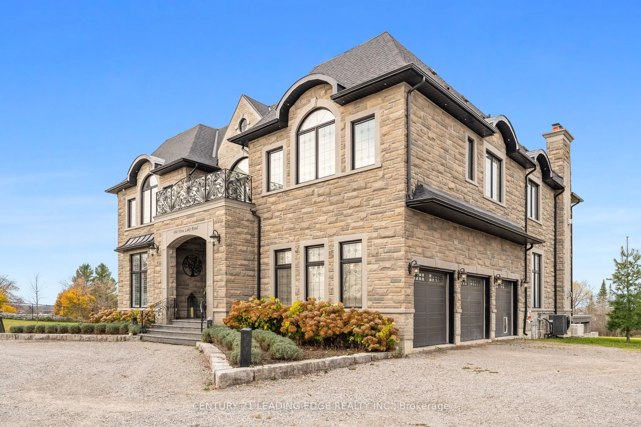 690 View Lake Road