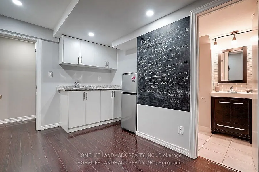 15 Saintsbury Square