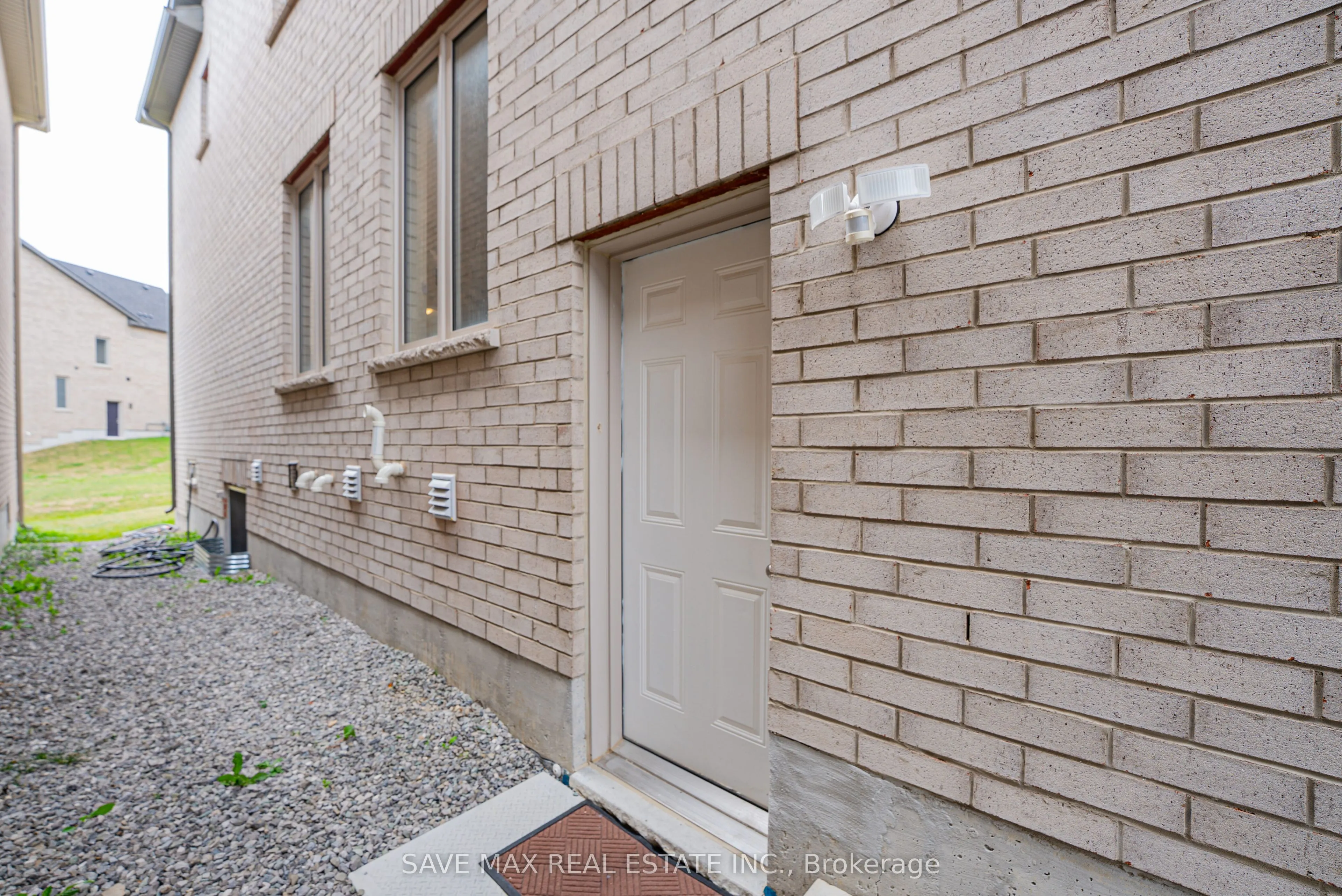 2092 Coppermine Street