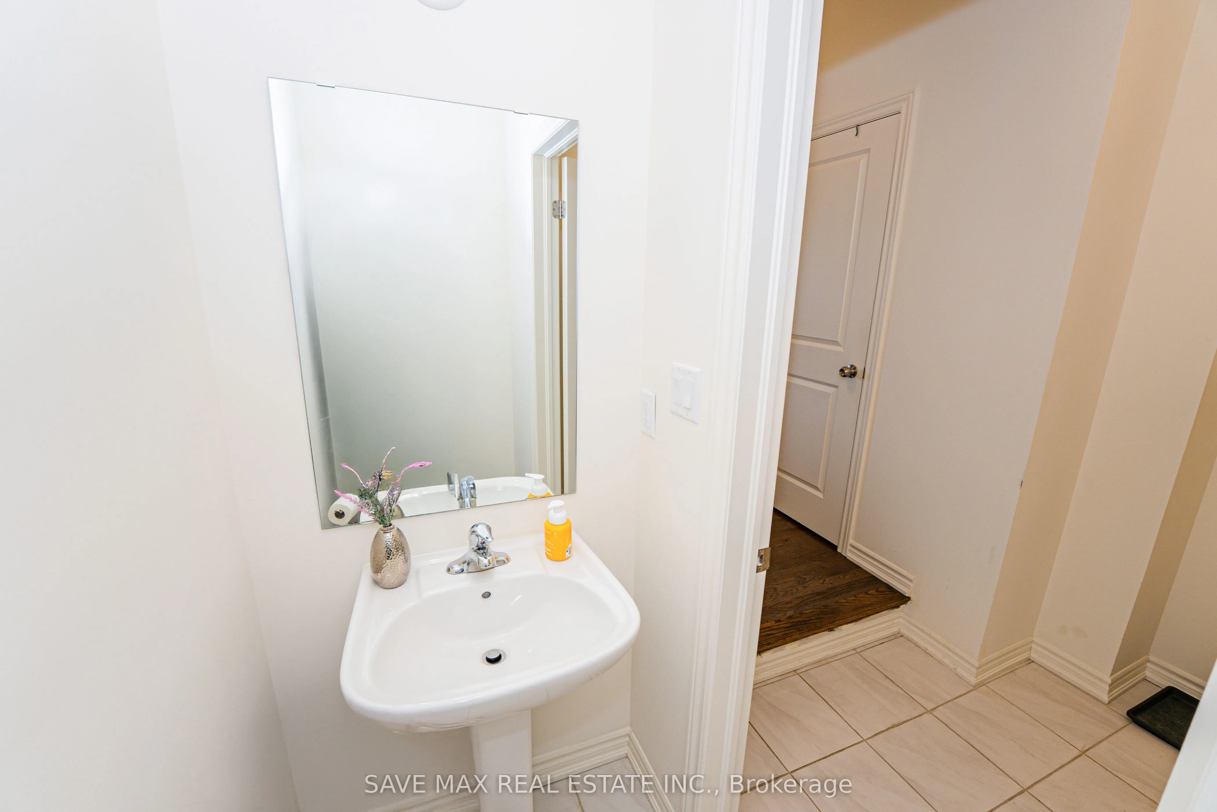 2092 Coppermine Street