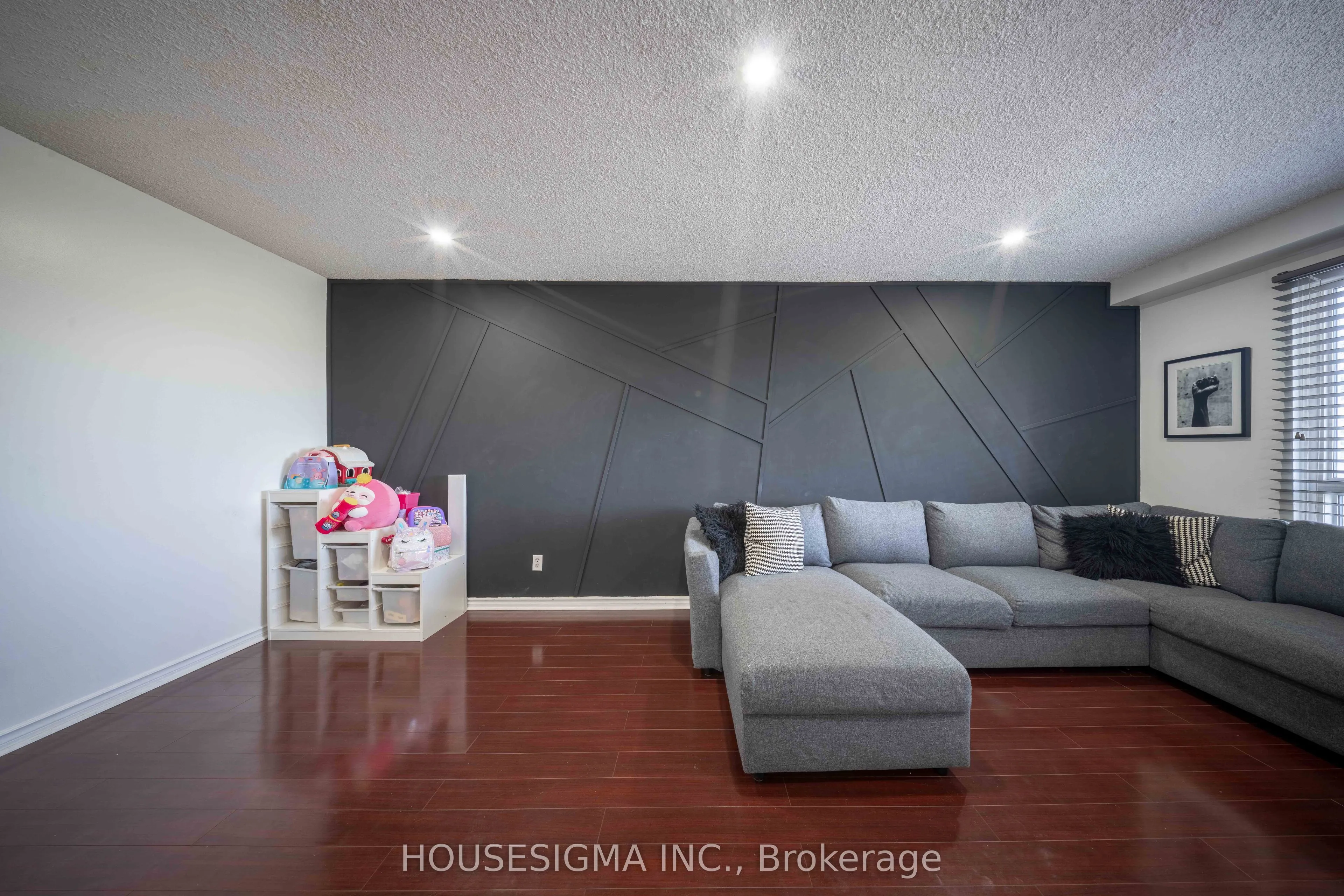 321 Blackthorn Street, #82