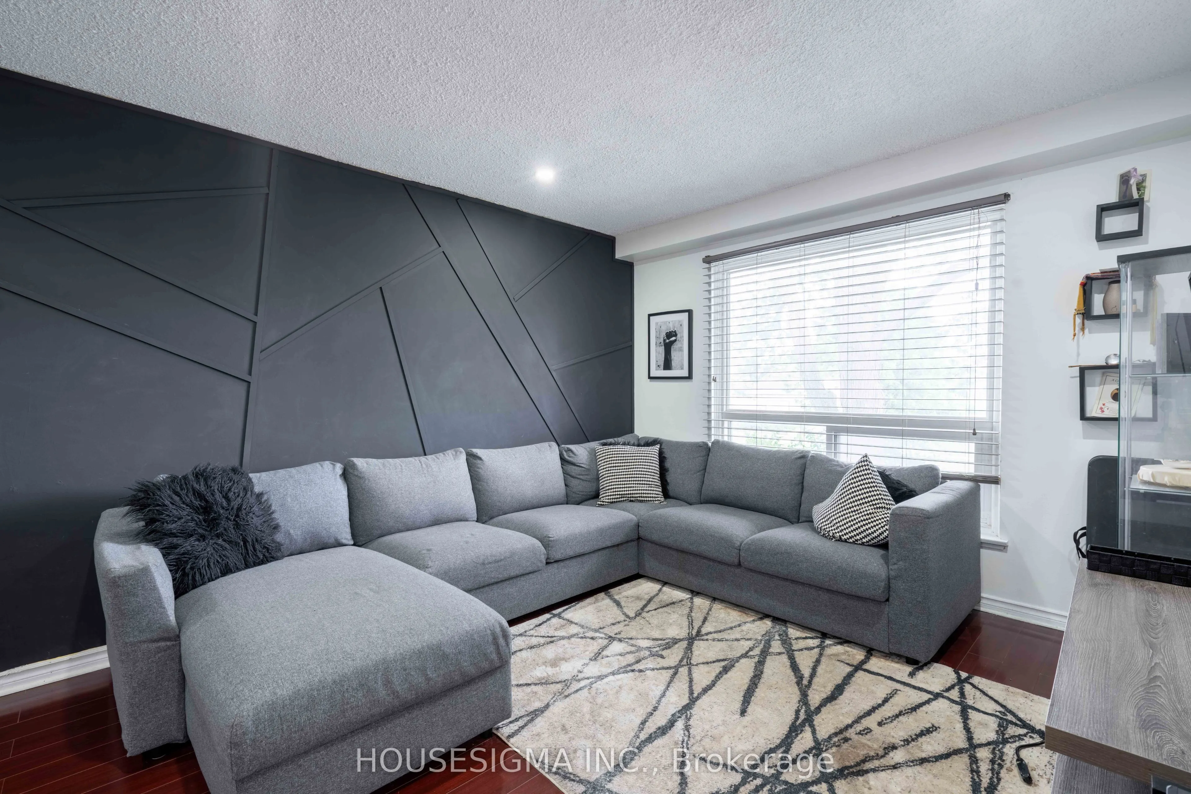 321 Blackthorn Street, #82