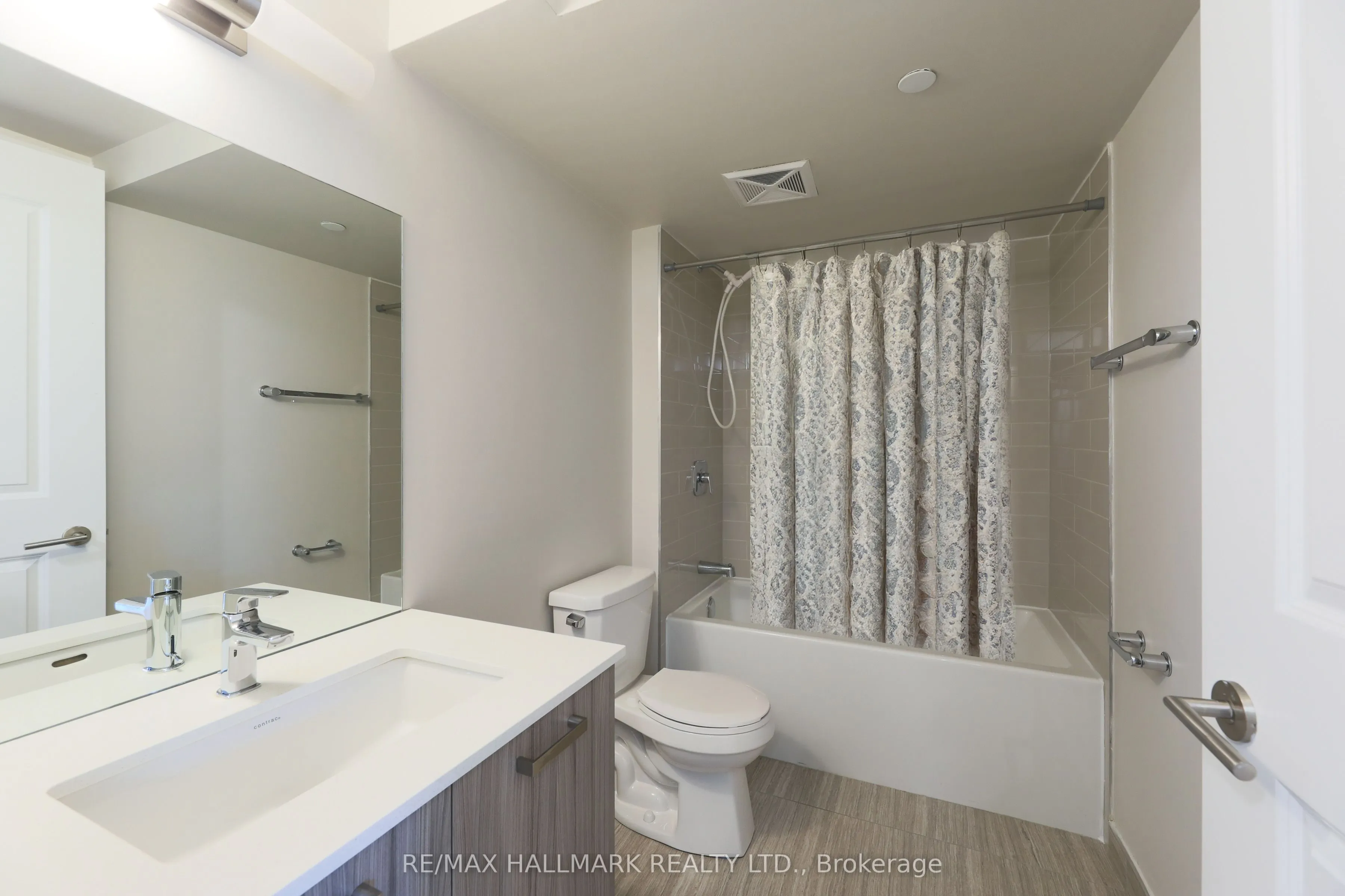 1630 Queen Street E, #220