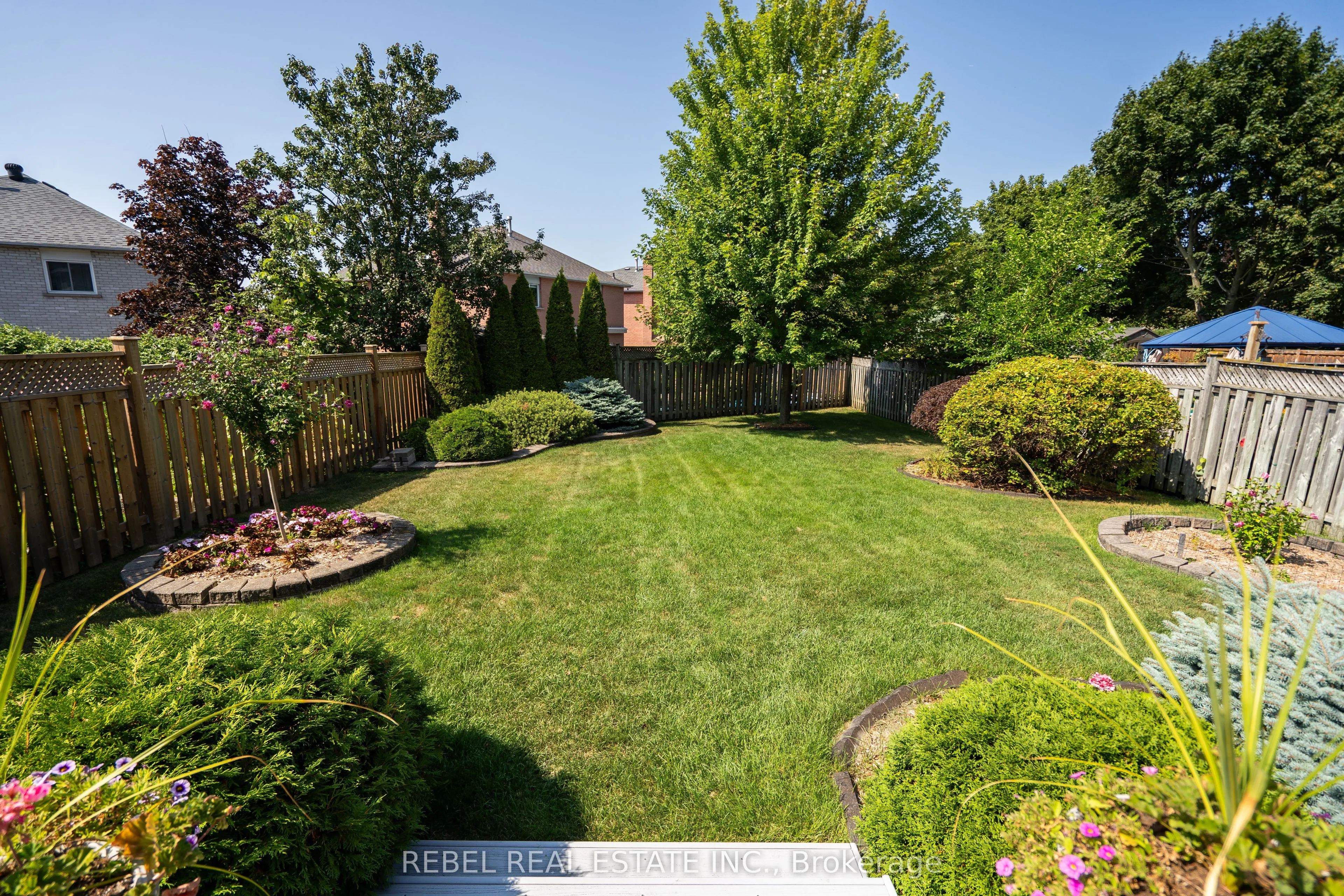 696 Atwood Crescent
