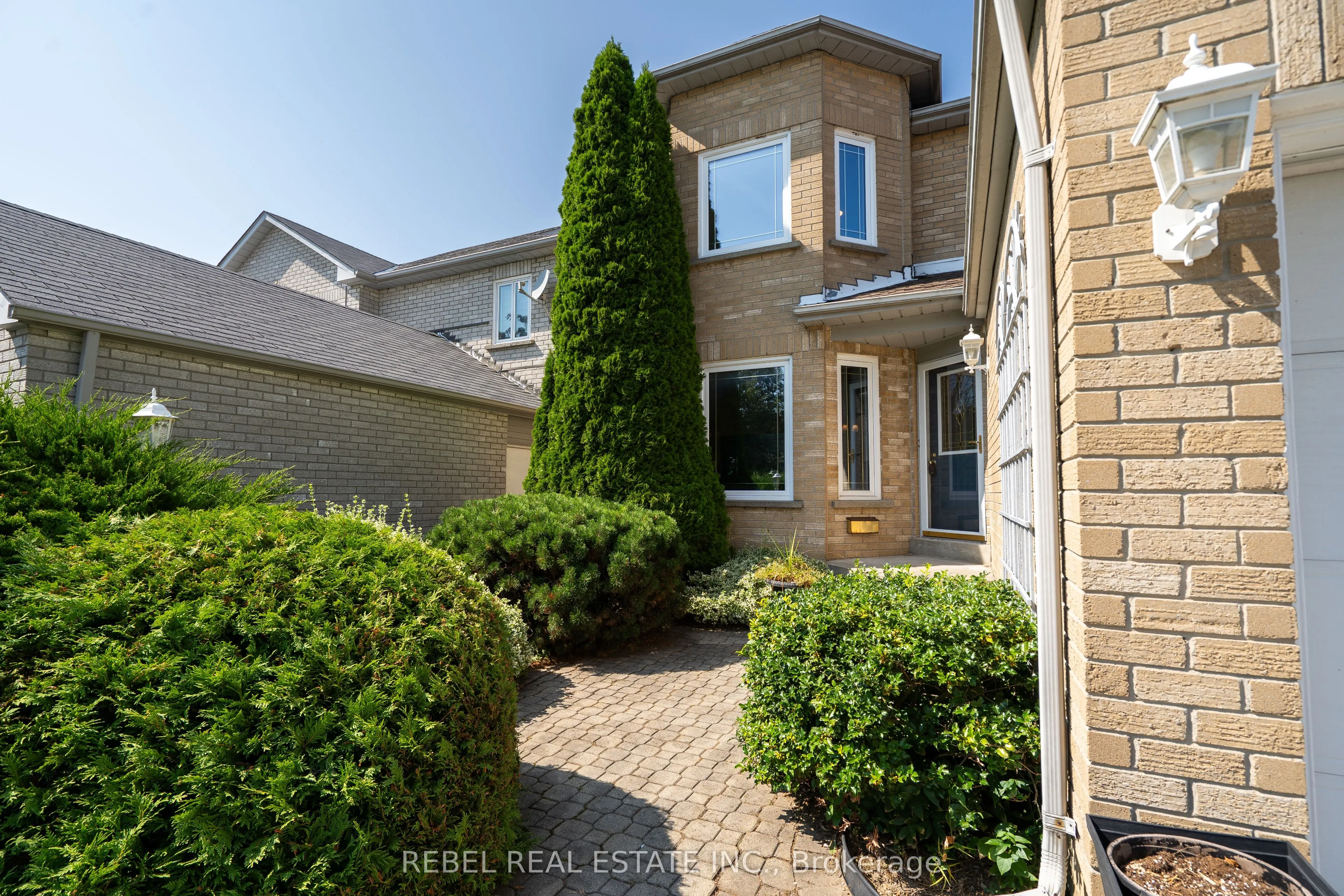 696 Atwood Crescent