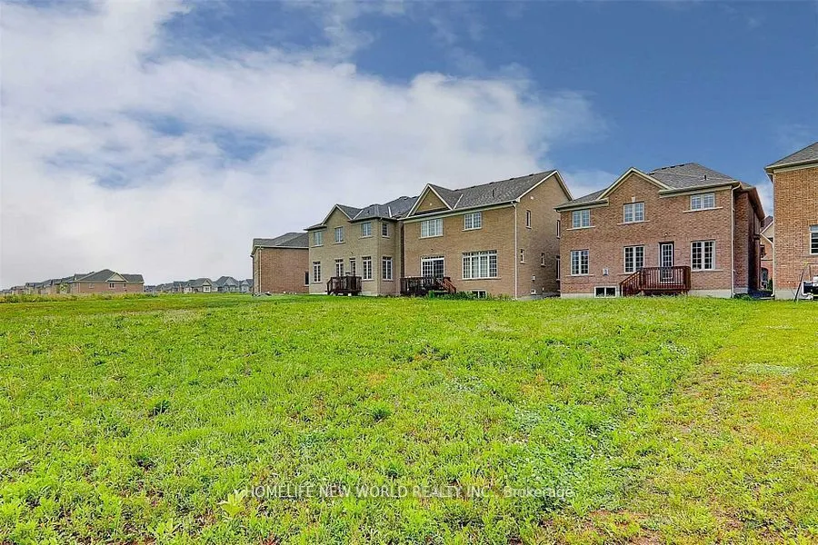 2497 Bandsman Crescent