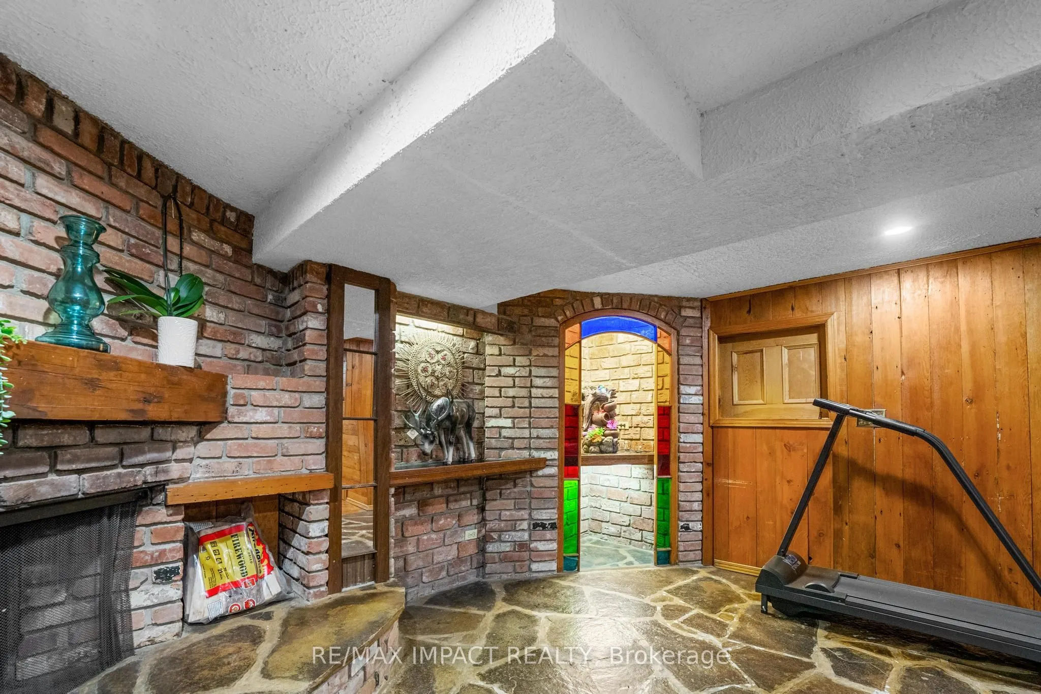 1395 Tampa Crescent