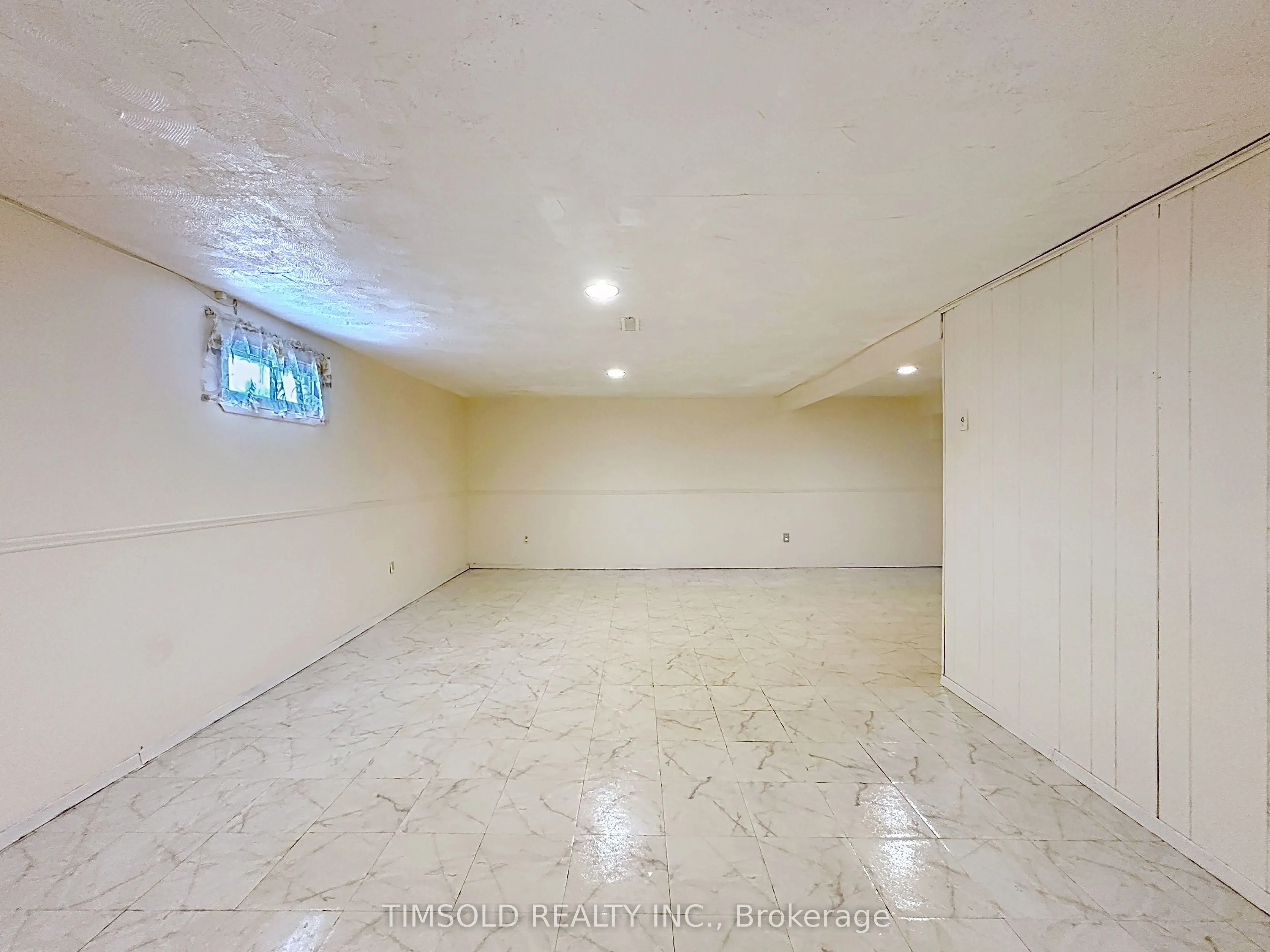 6 Lofthouse Square