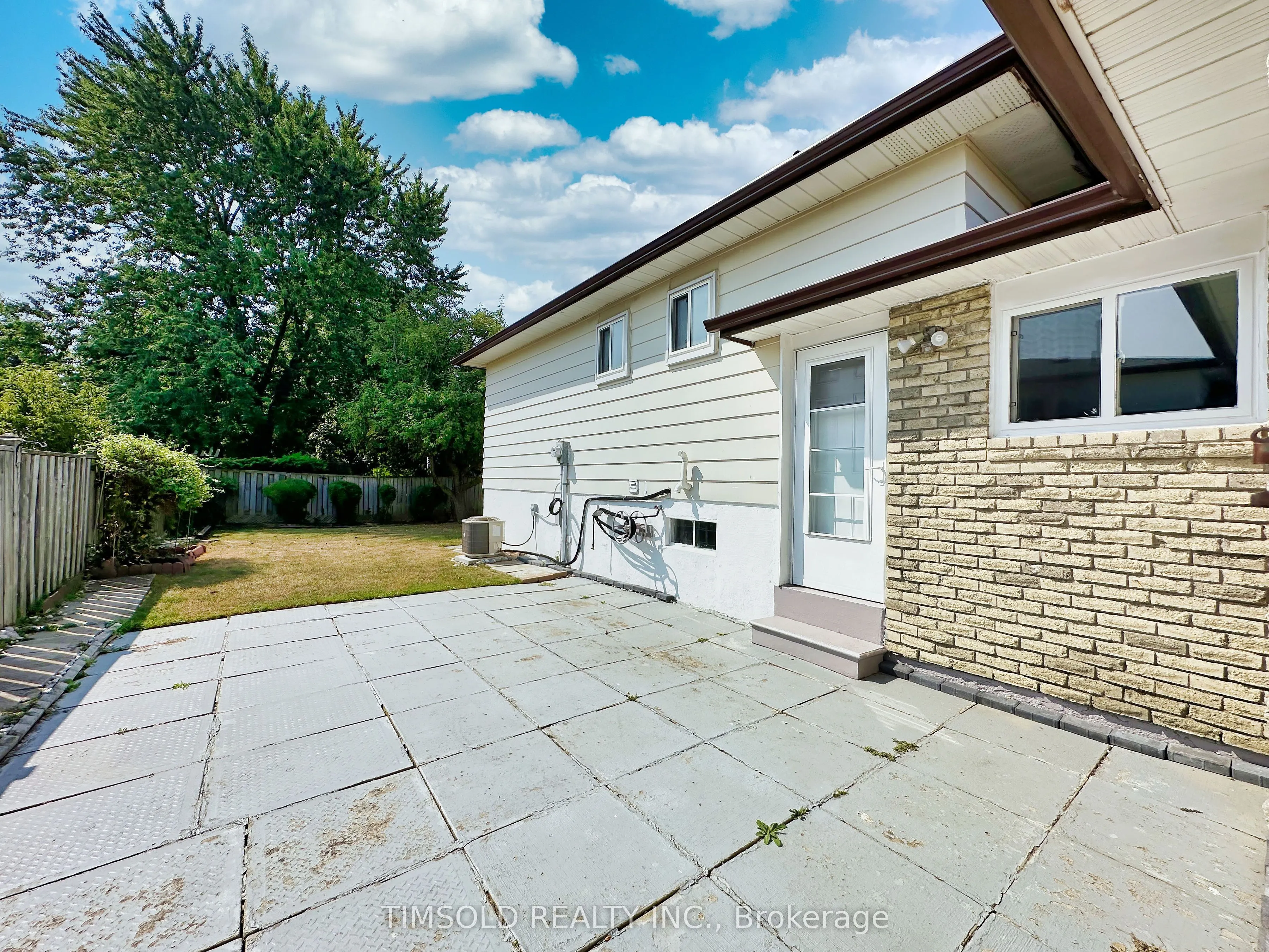 6 Lofthouse Square