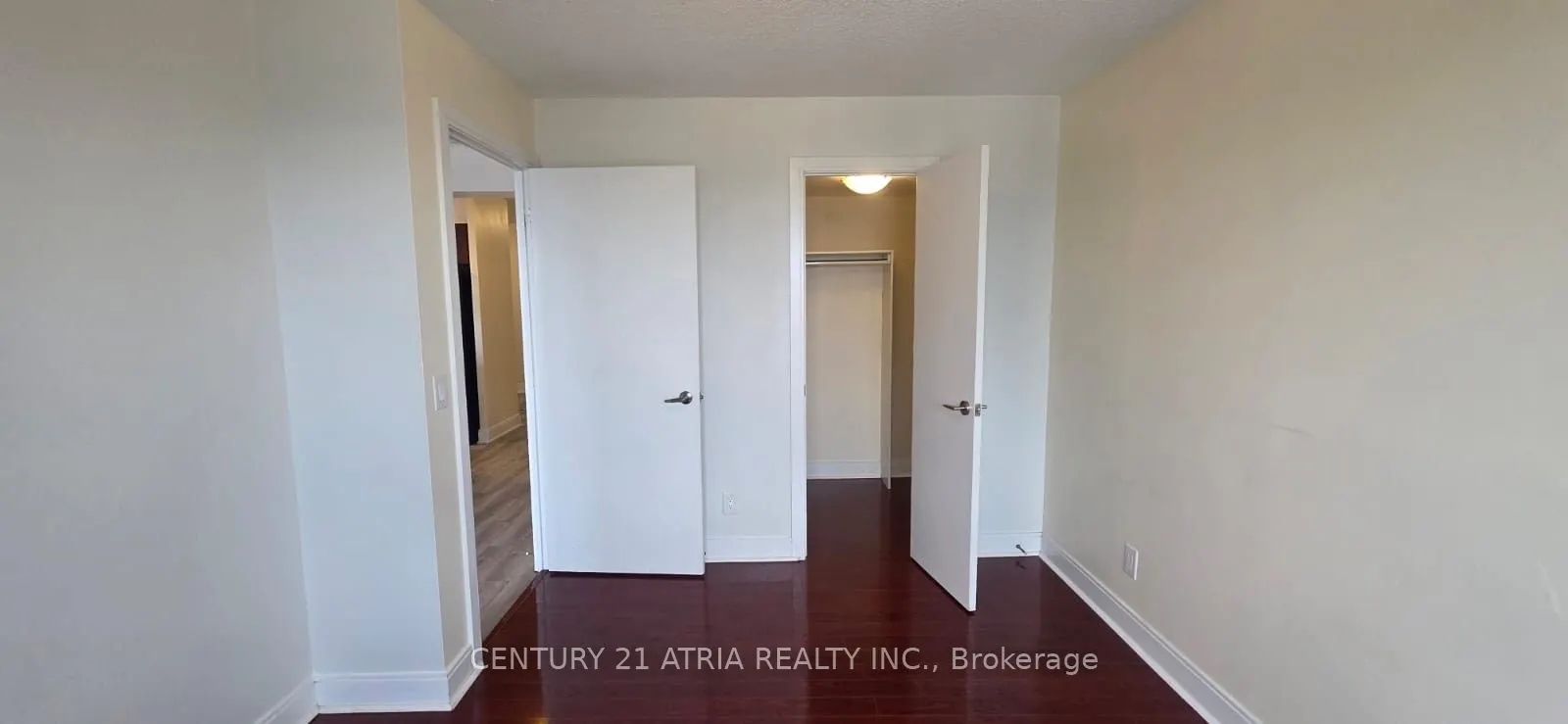 125 Village Green Square SE, #2807