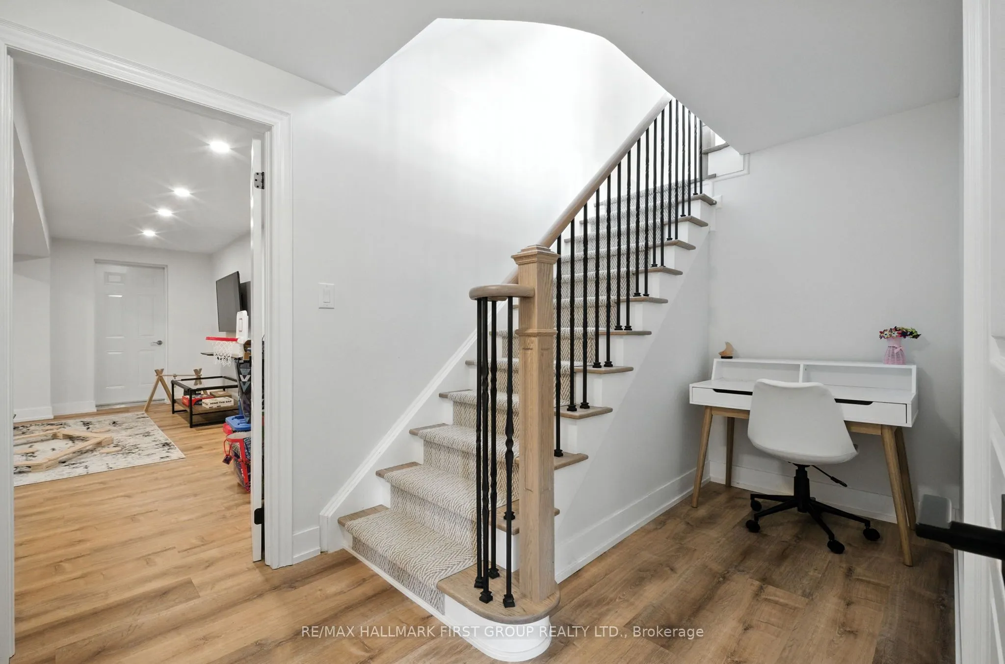 2318 Canterbury Crescent