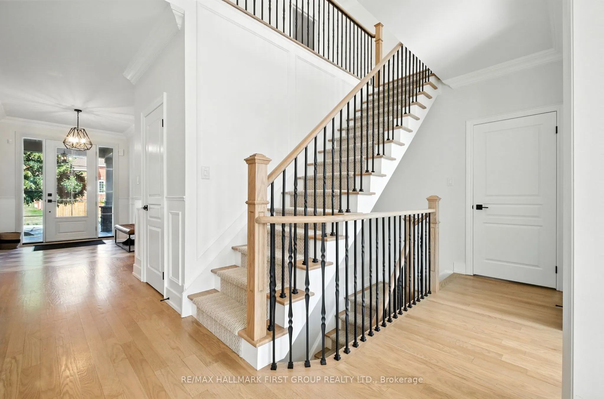 2318 Canterbury Crescent
