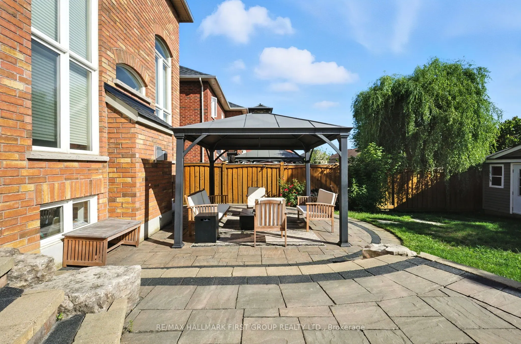 2318 Canterbury Crescent