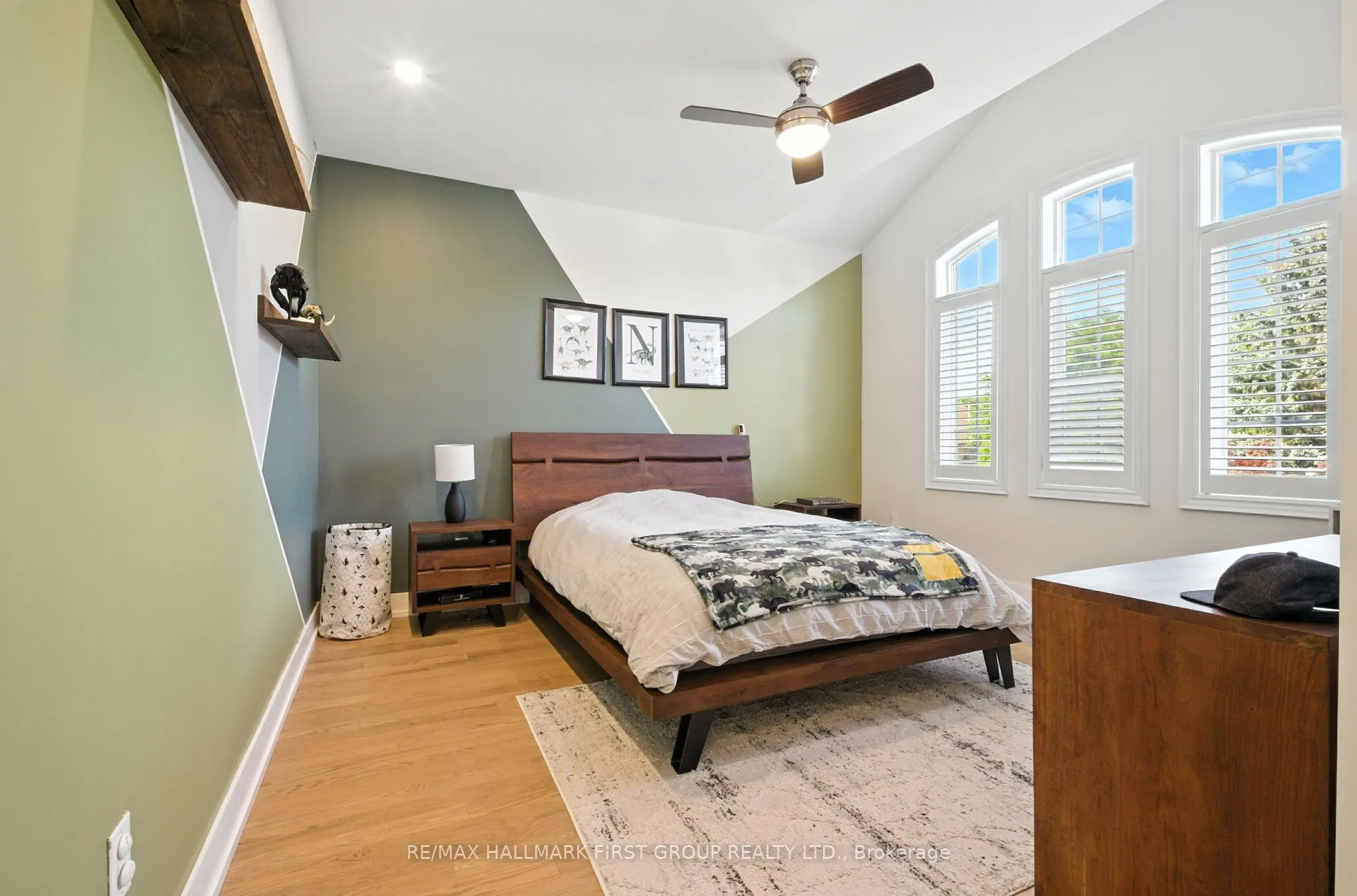 2318 Canterbury Crescent