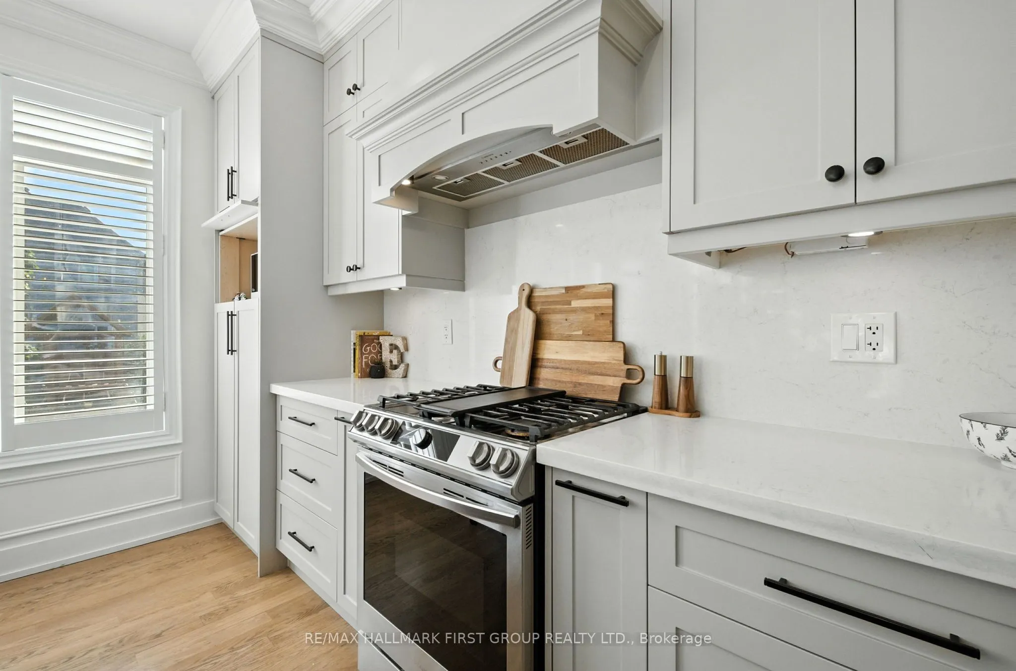 2318 Canterbury Crescent