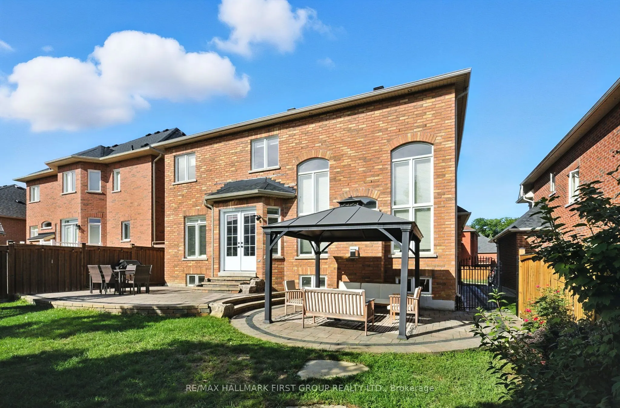 2318 Canterbury Crescent