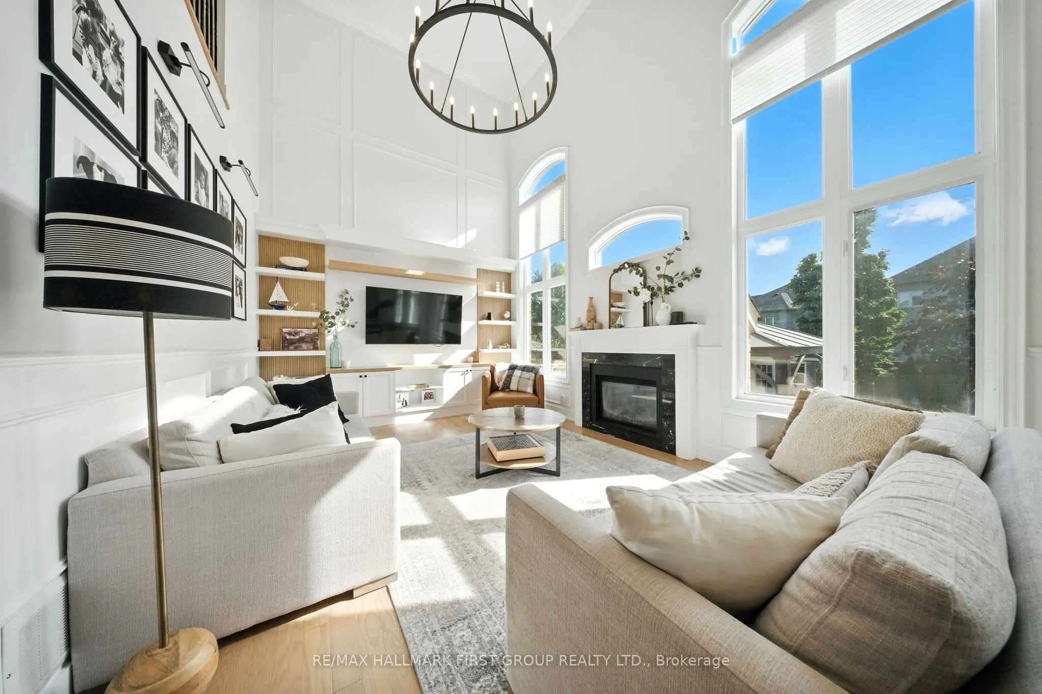 2318 Canterbury Crescent