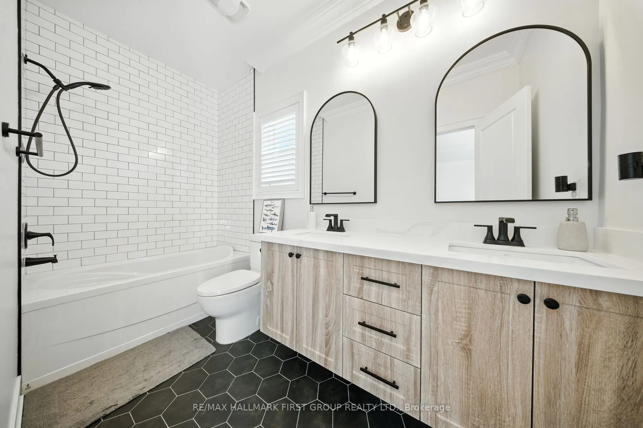2318 Canterbury Crescent