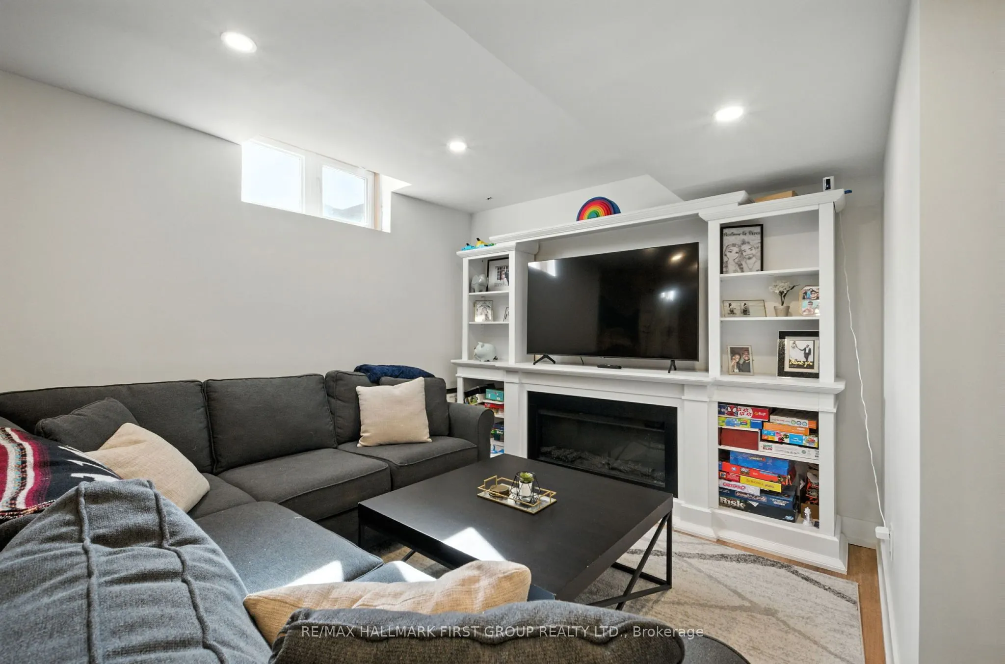 2318 Canterbury Crescent