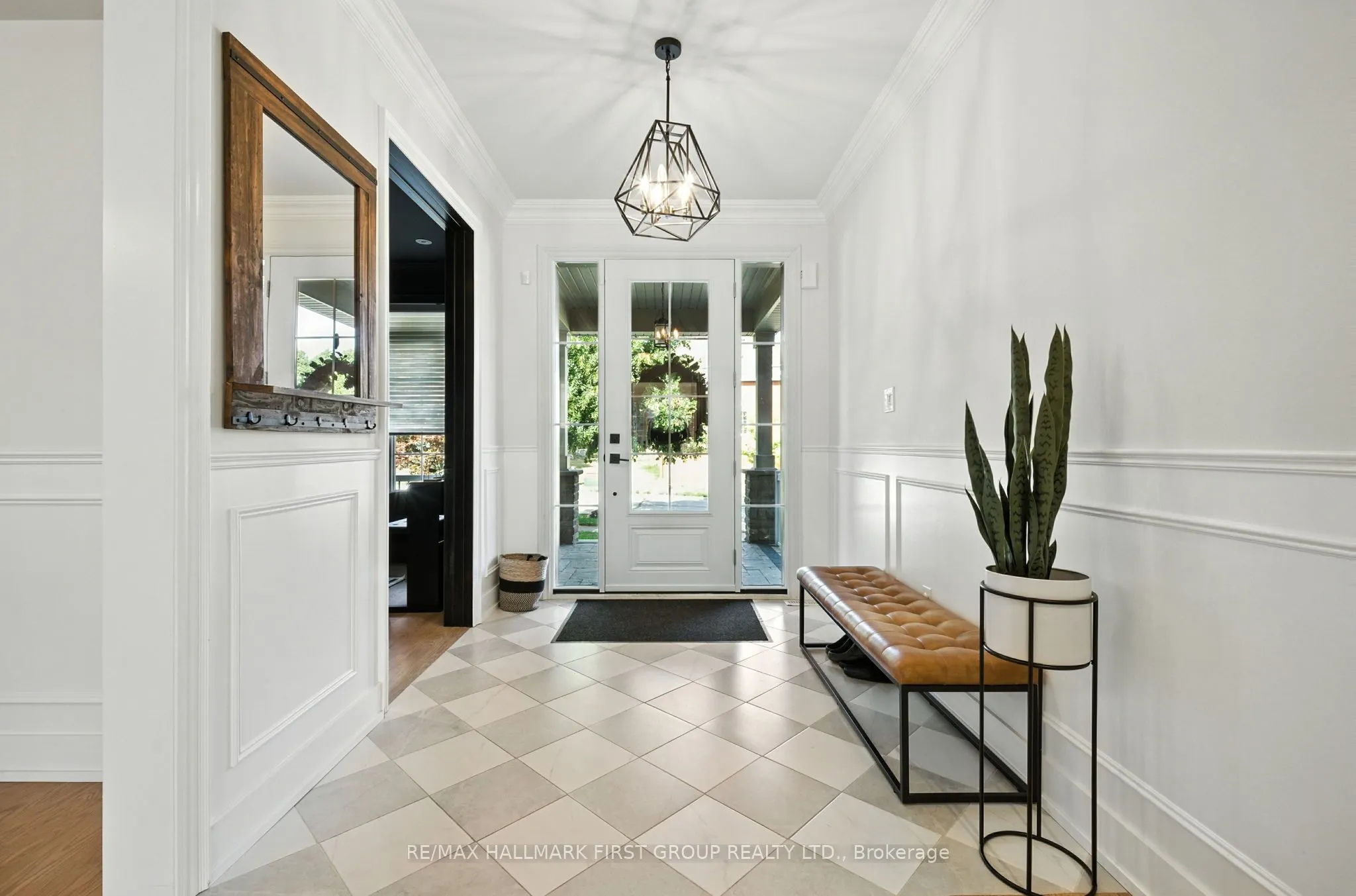 2318 Canterbury Crescent