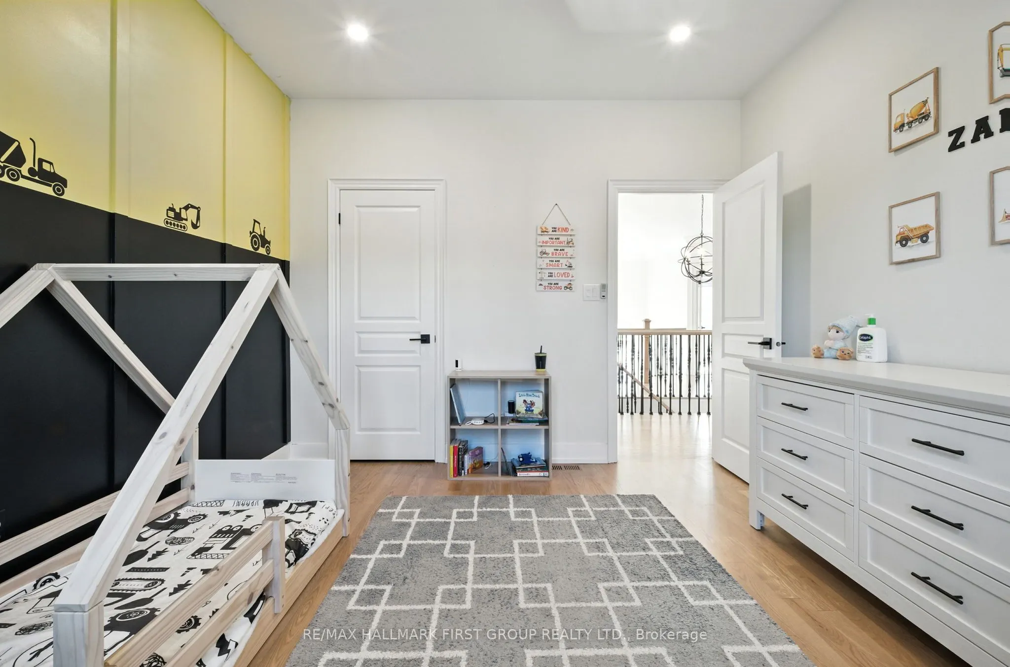 2318 Canterbury Crescent
