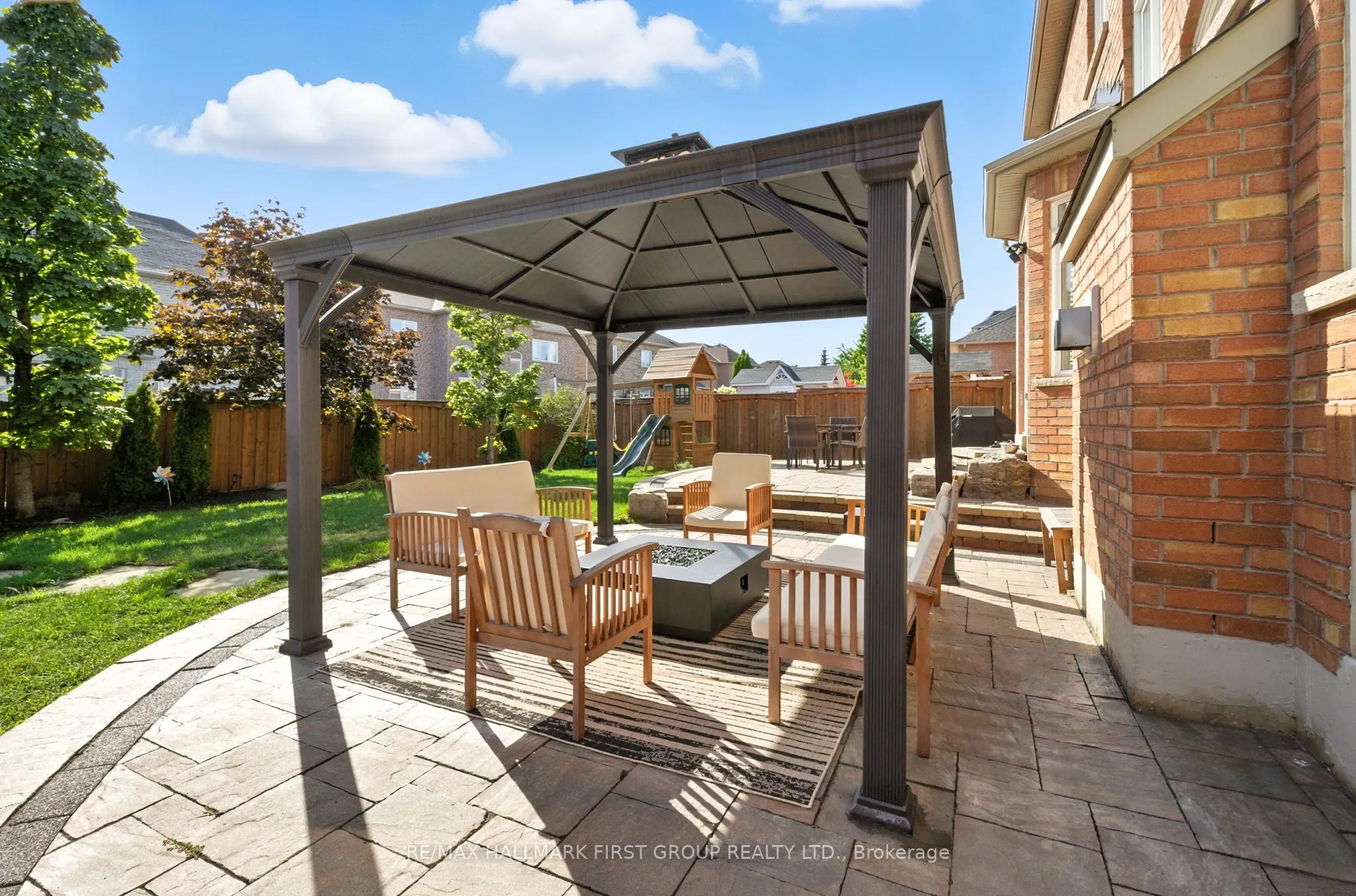 2318 Canterbury Crescent