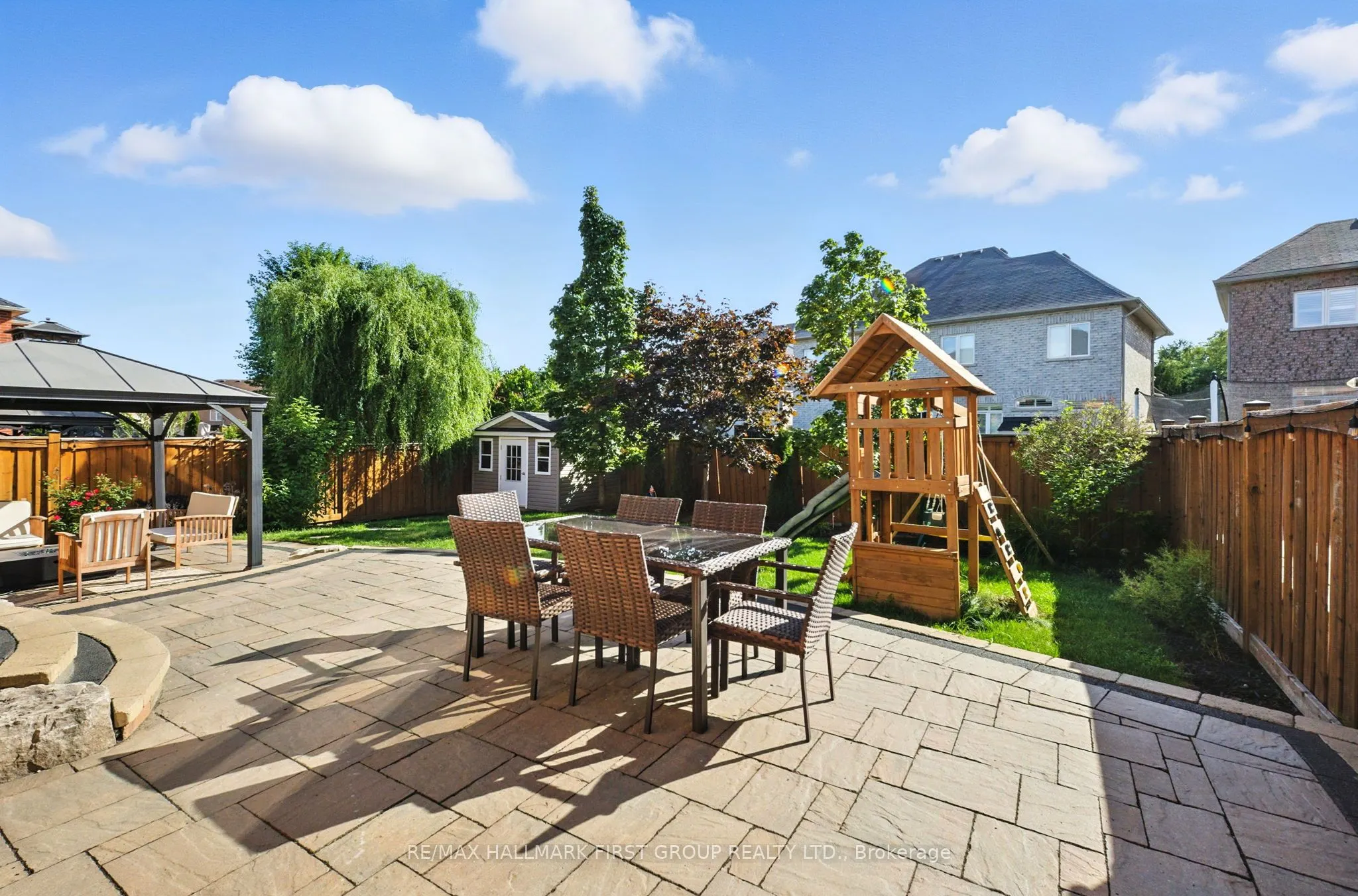 2318 Canterbury Crescent