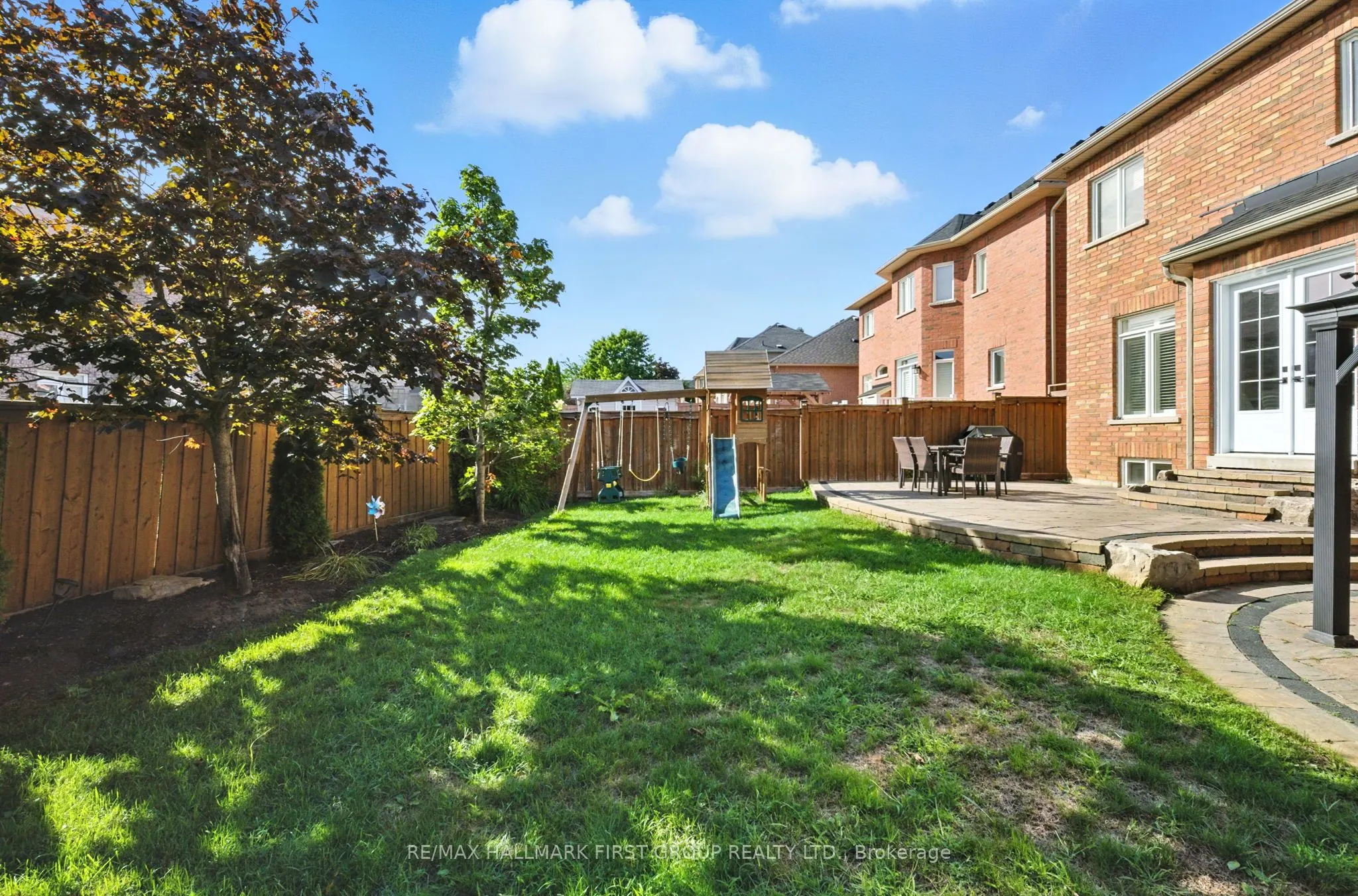 2318 Canterbury Crescent